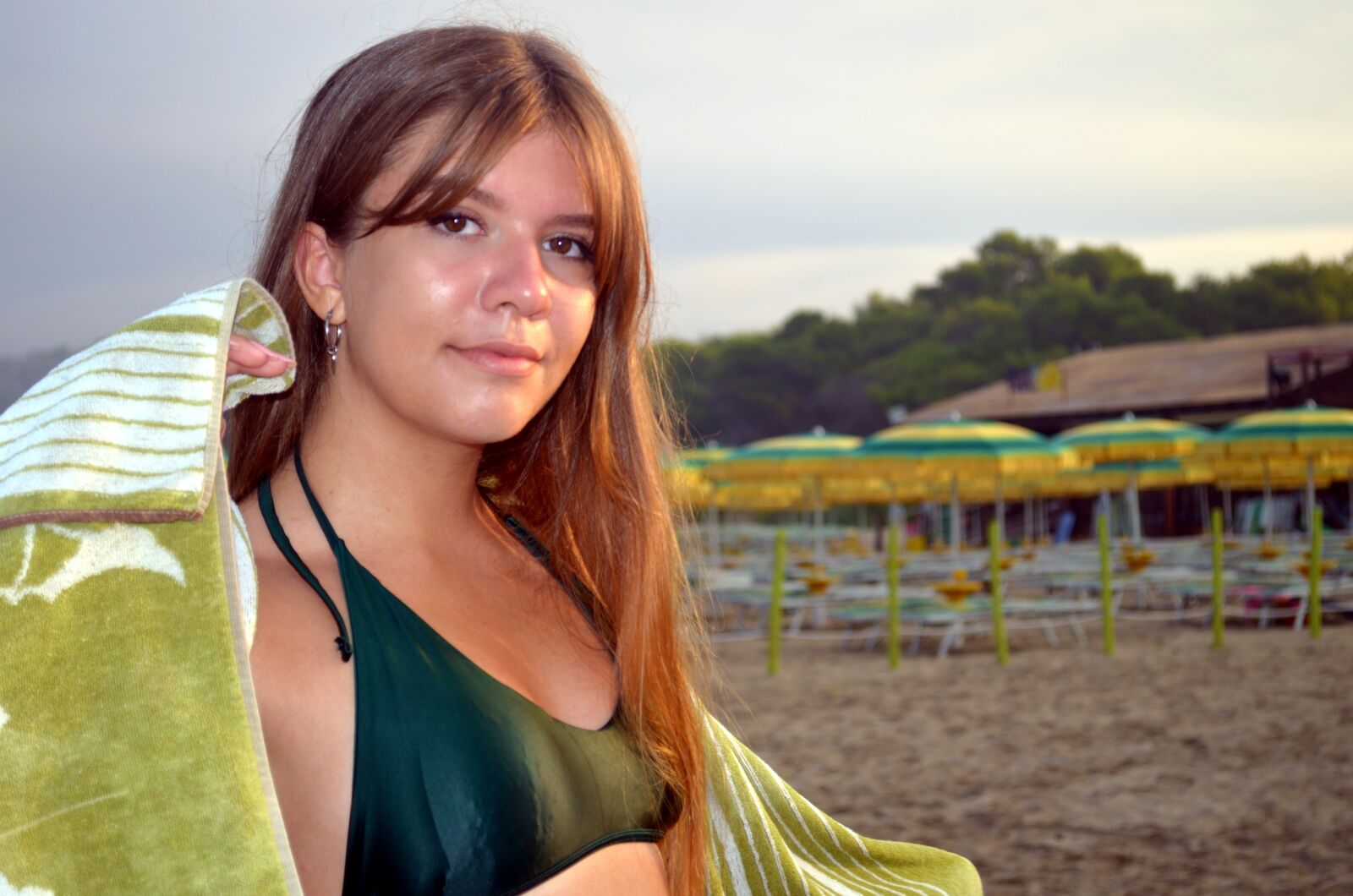 Nikon D5100 sample photo. Girl, umbrellas, salento photography