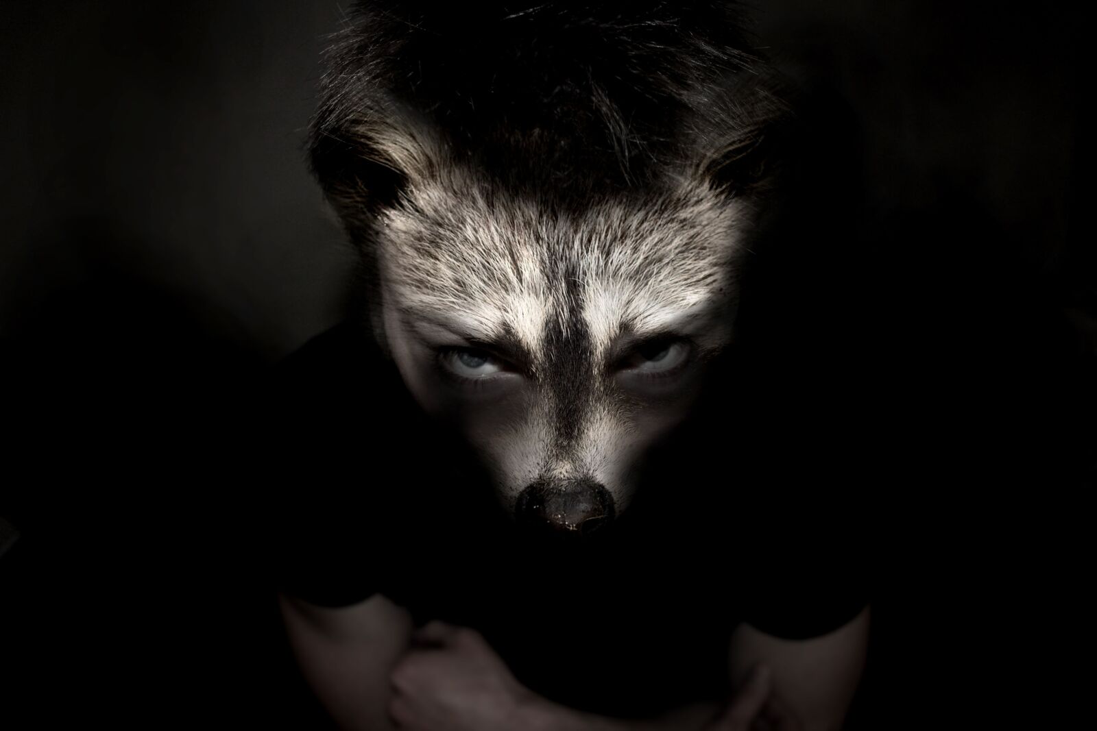 Canon EOS 600D (Rebel EOS T3i / EOS Kiss X5) sample photo. Animal, man, raccoon photography