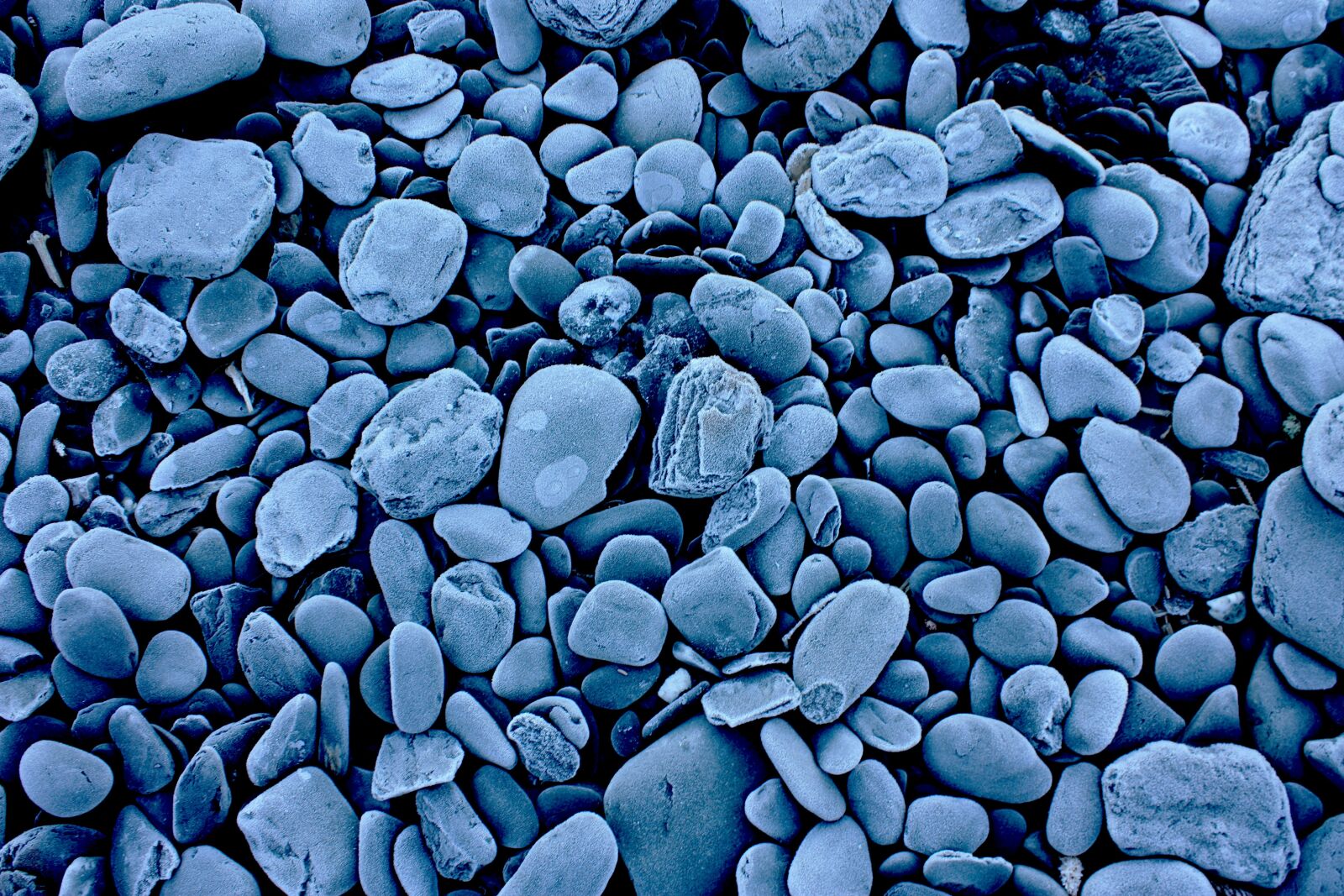 Canon EOS 450D (EOS Rebel XSi / EOS Kiss X2) sample photo. Rocks, frost, winter photography