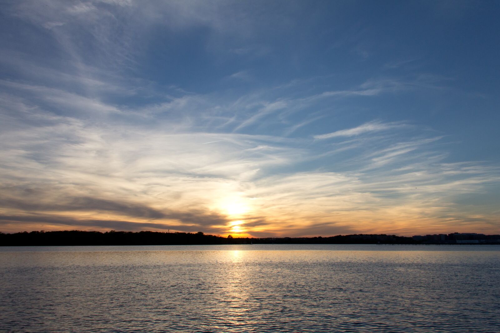 Canon EF-S 18-135mm F3.5-5.6 IS sample photo. Sunset, potomac river, alexandria photography