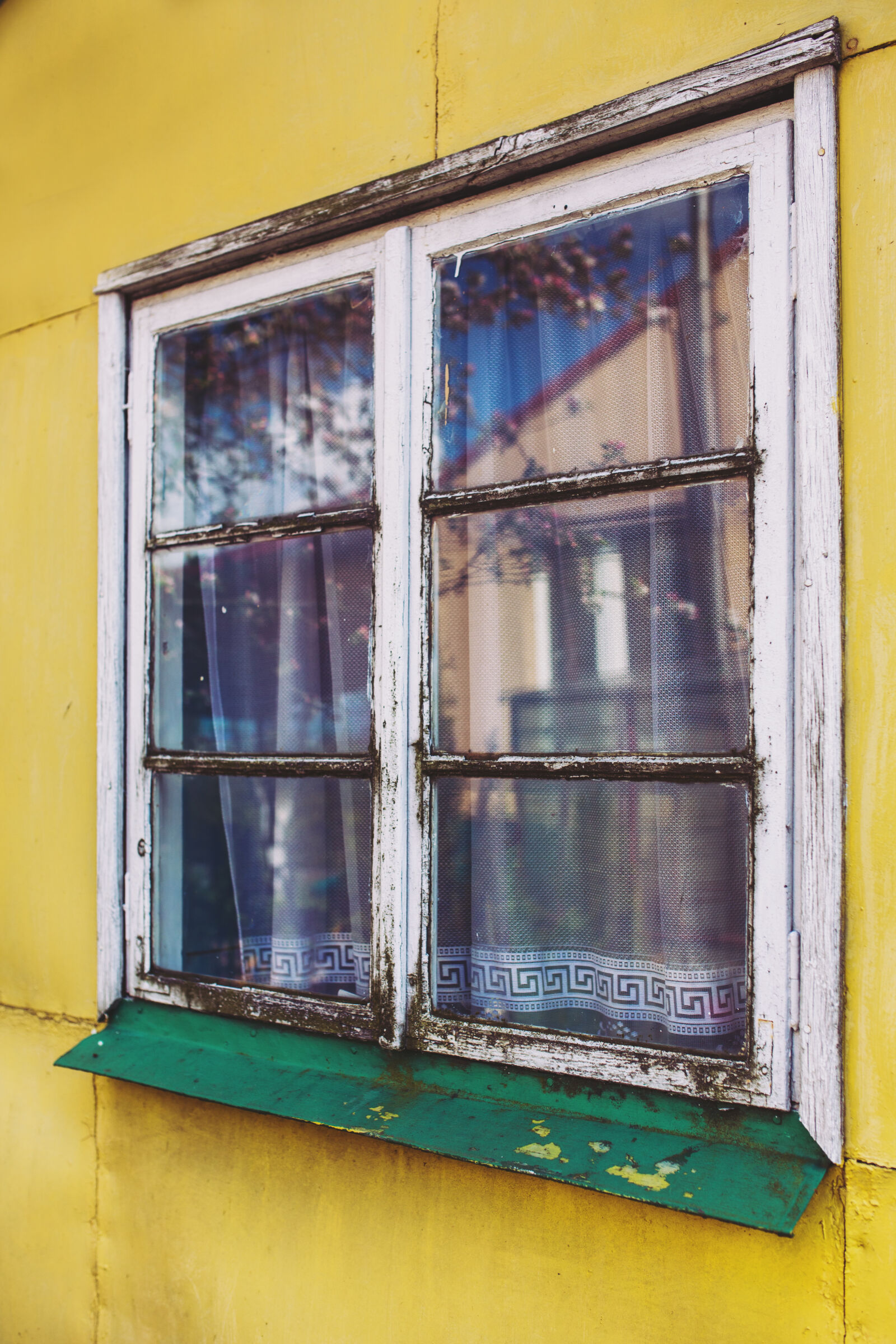Canon EOS 6D + Sigma 35mm F1.4 DG HSM Art sample photo. Old, wooden, window photography