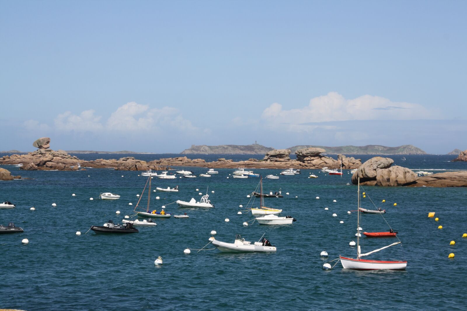 Canon EOS 1000D (EOS Digital Rebel XS / EOS Kiss F) sample photo. Brittany, pink granite coast photography