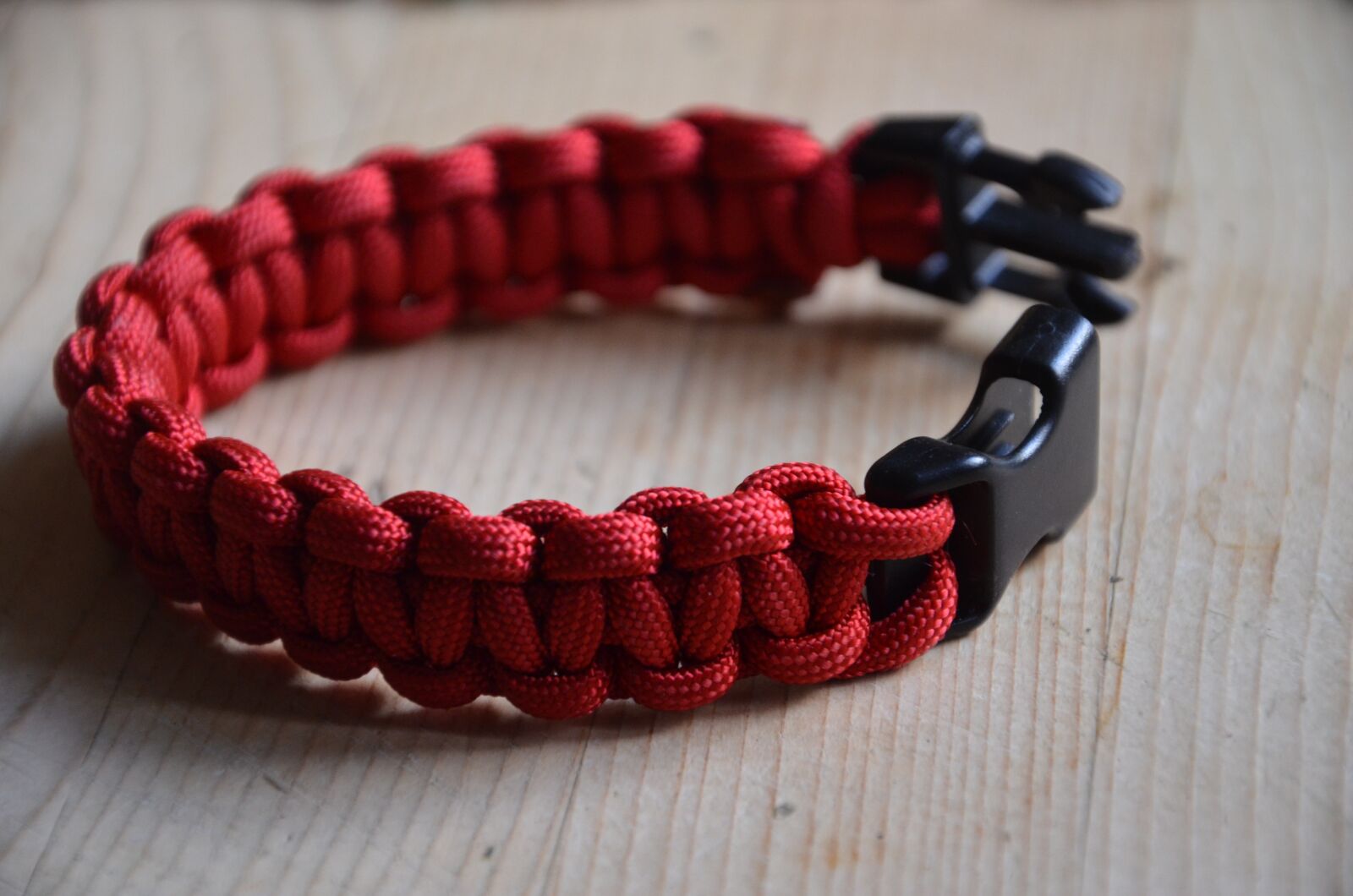 Nikon D7000 sample photo. Paracord, bracelet, crafts photography