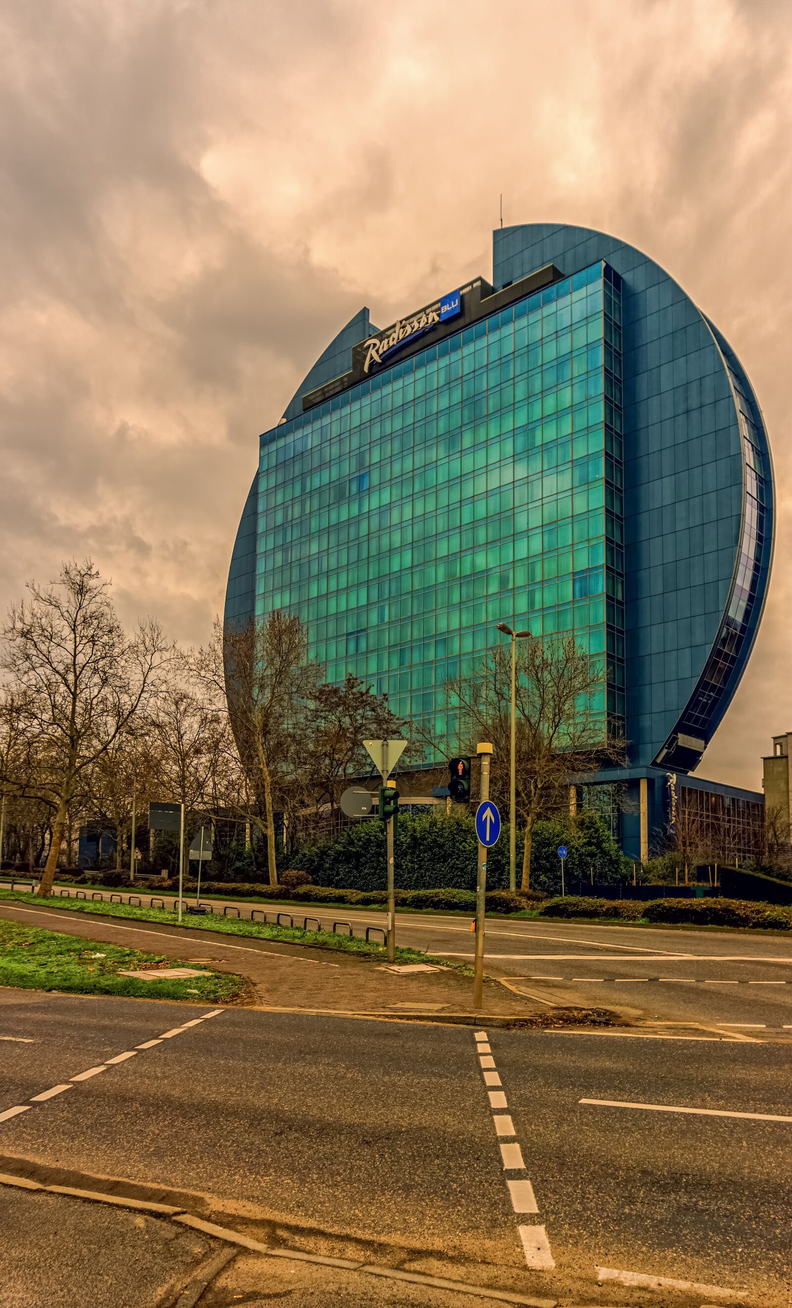Sony a6000 sample photo. Building, facade, modern photography