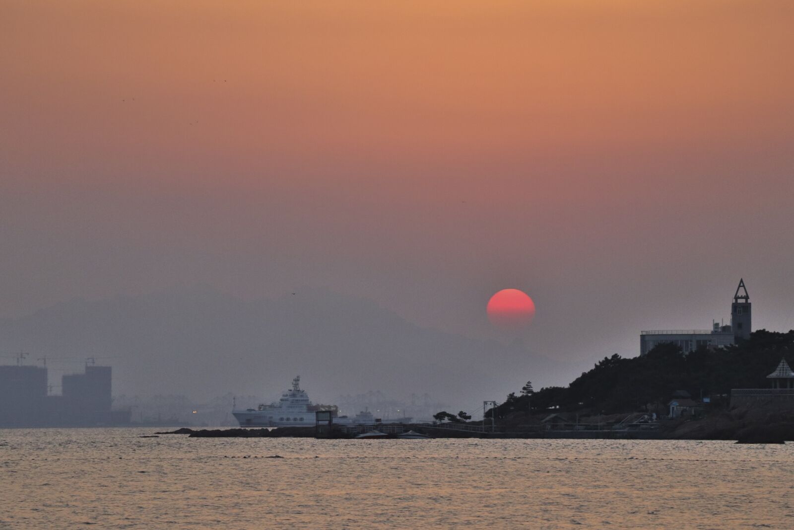 Canon EF-S 18-135mm F3.5-5.6 IS USM sample photo. Sunset, waters, sea photography