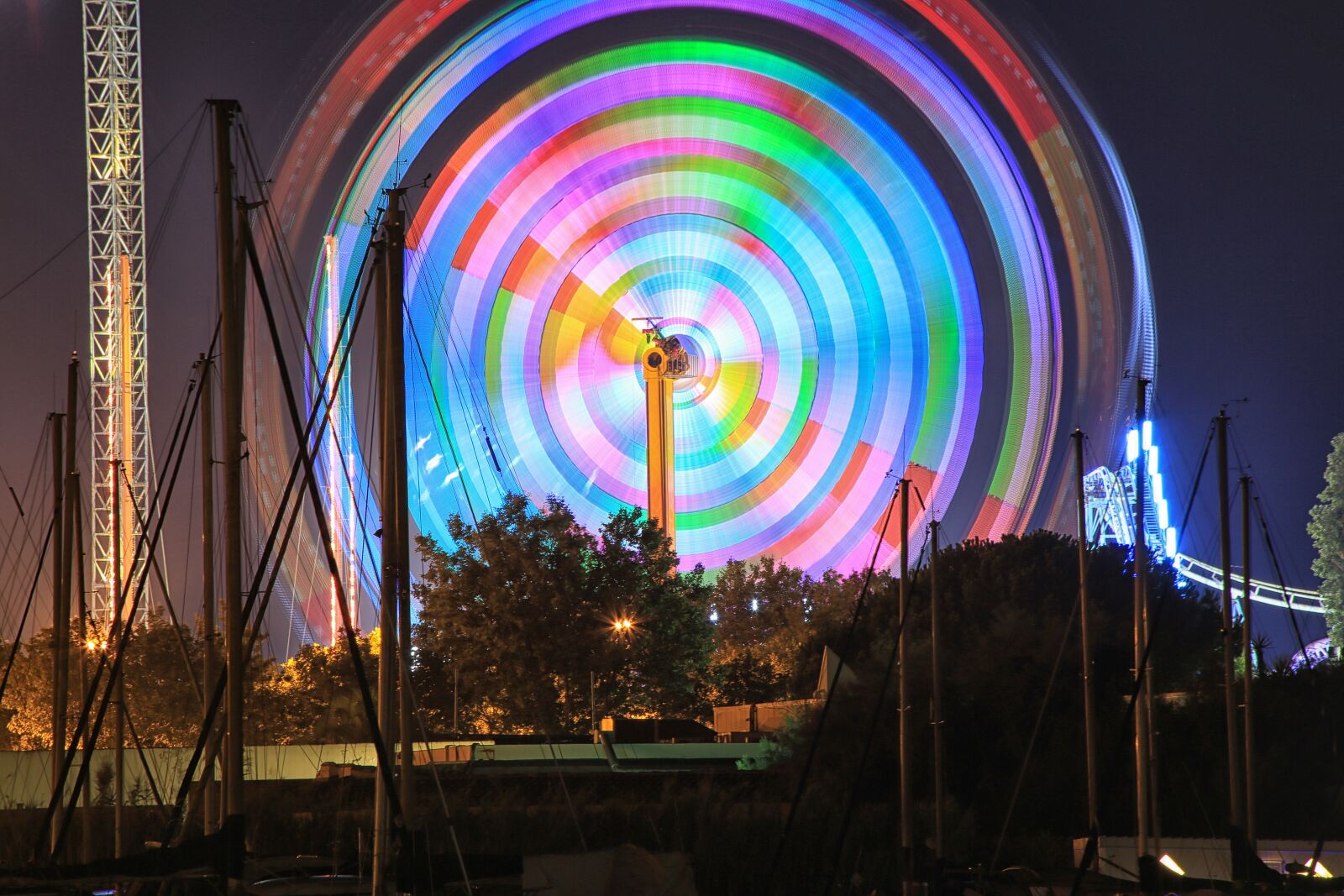 Canon EF 70-300mm F4-5.6 IS USM sample photo. Wheel, manege, attraction photography