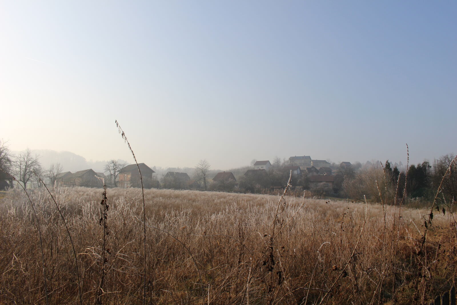 Canon EOS 100D (EOS Rebel SL1 / EOS Kiss X7) sample photo. Scenic, view, of, farm photography