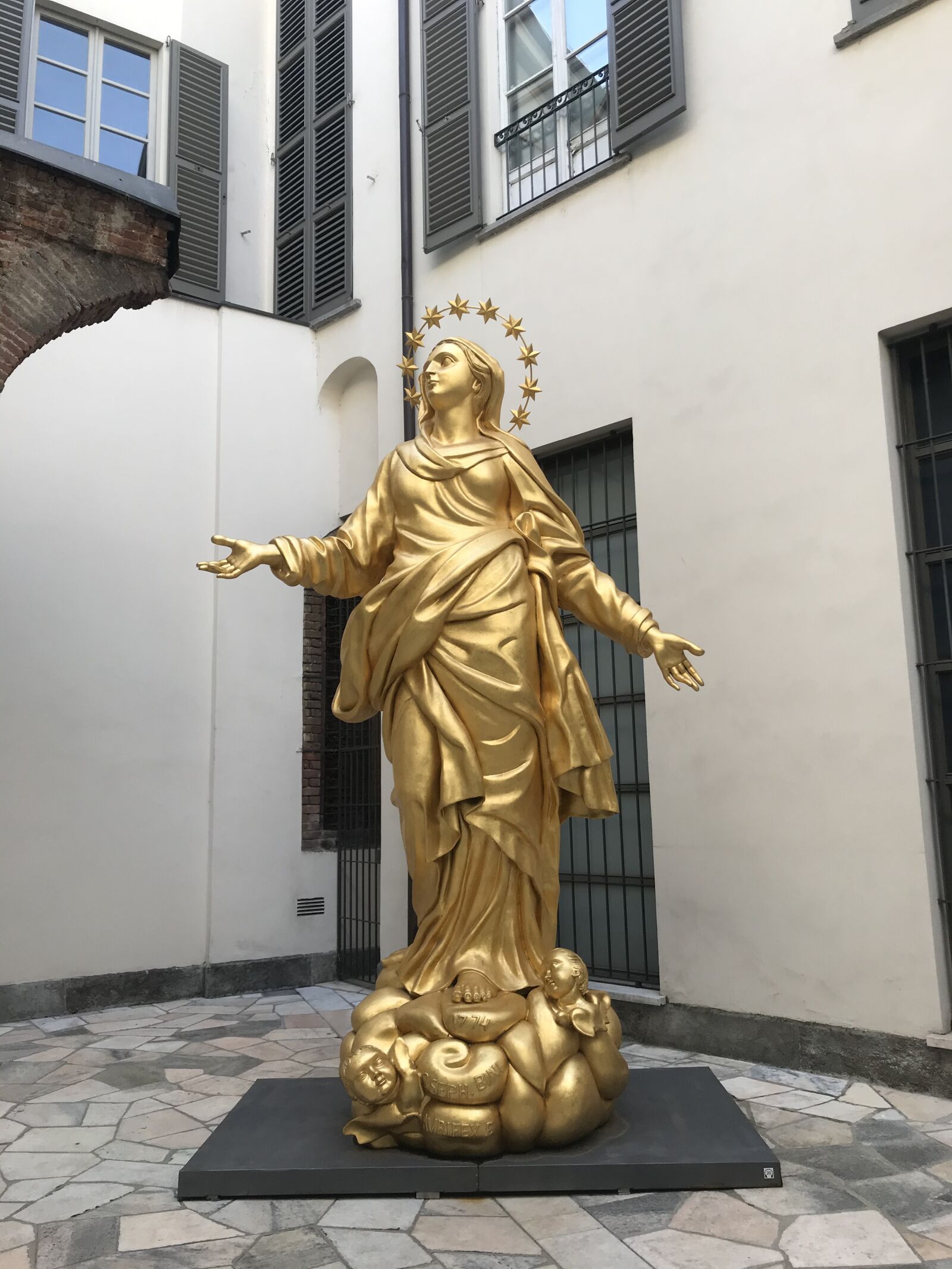 iPhone 7 back camera 3.99mm f/1.8 sample photo. Milan, madonnina, italy photography