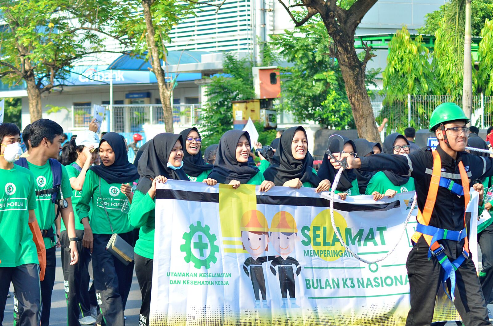 Nikon D7000 sample photo. Worker, demonstration, megaphone photography