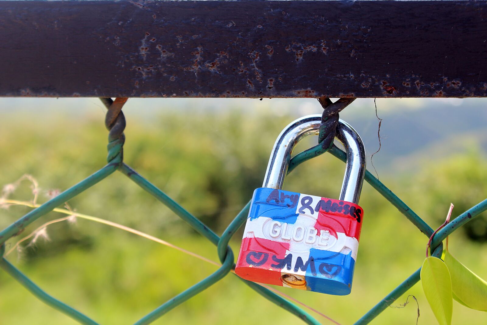 Canon EOS 600D (Rebel EOS T3i / EOS Kiss X5) sample photo. Closed, padlock, united states photography