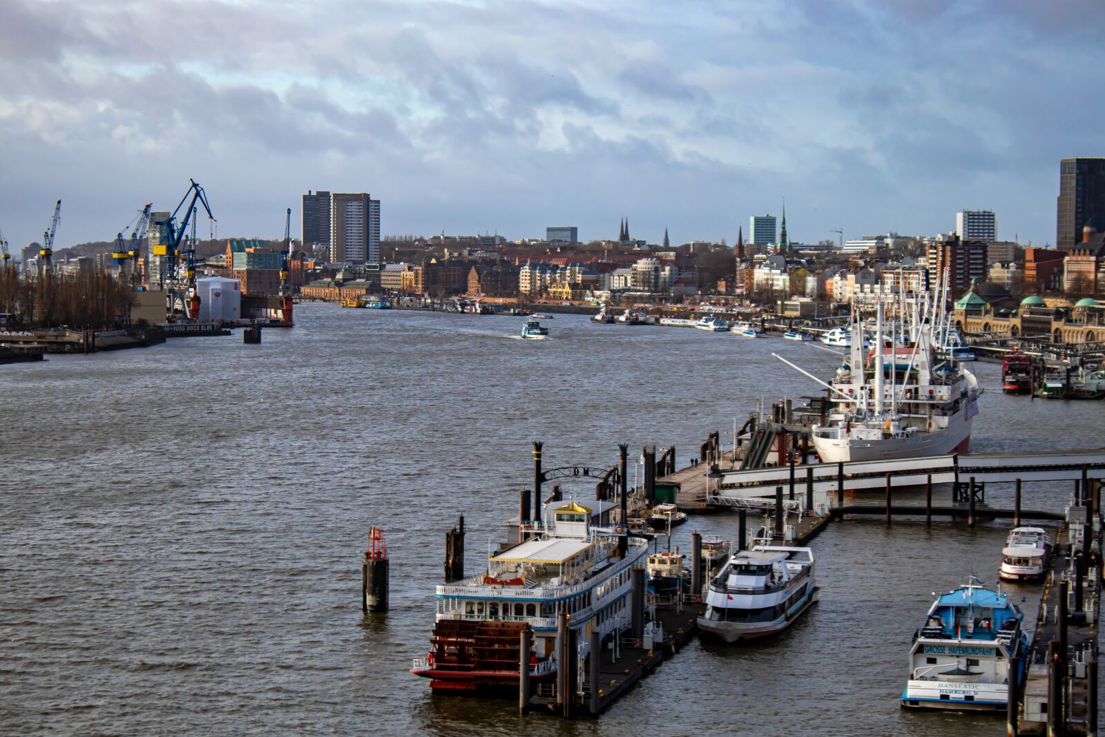 Canon EOS 200D (EOS Rebel SL2 / EOS Kiss X9) sample photo. Port, hamburg, elbe photography