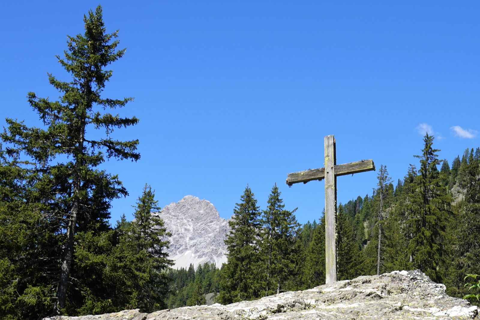 Sony DSC-RX100M7 sample photo. Cross, mountain, nature photography