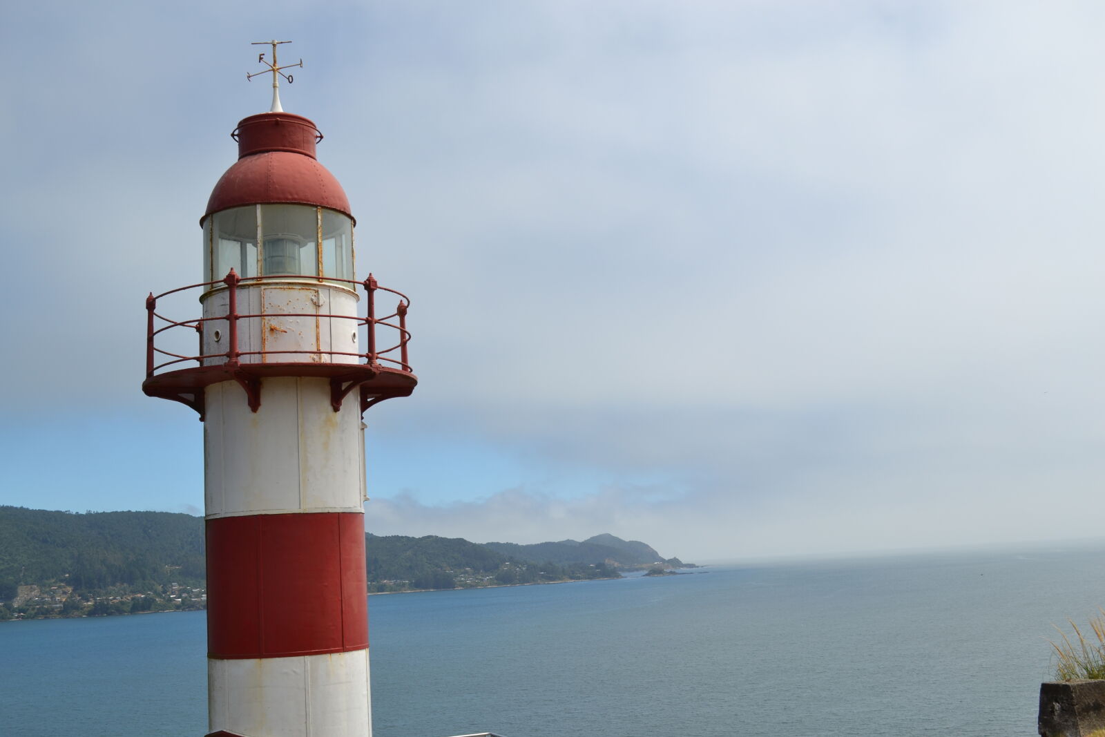 Nikon D3100 sample photo. Faro, fuerte, niebla, vacation photography
