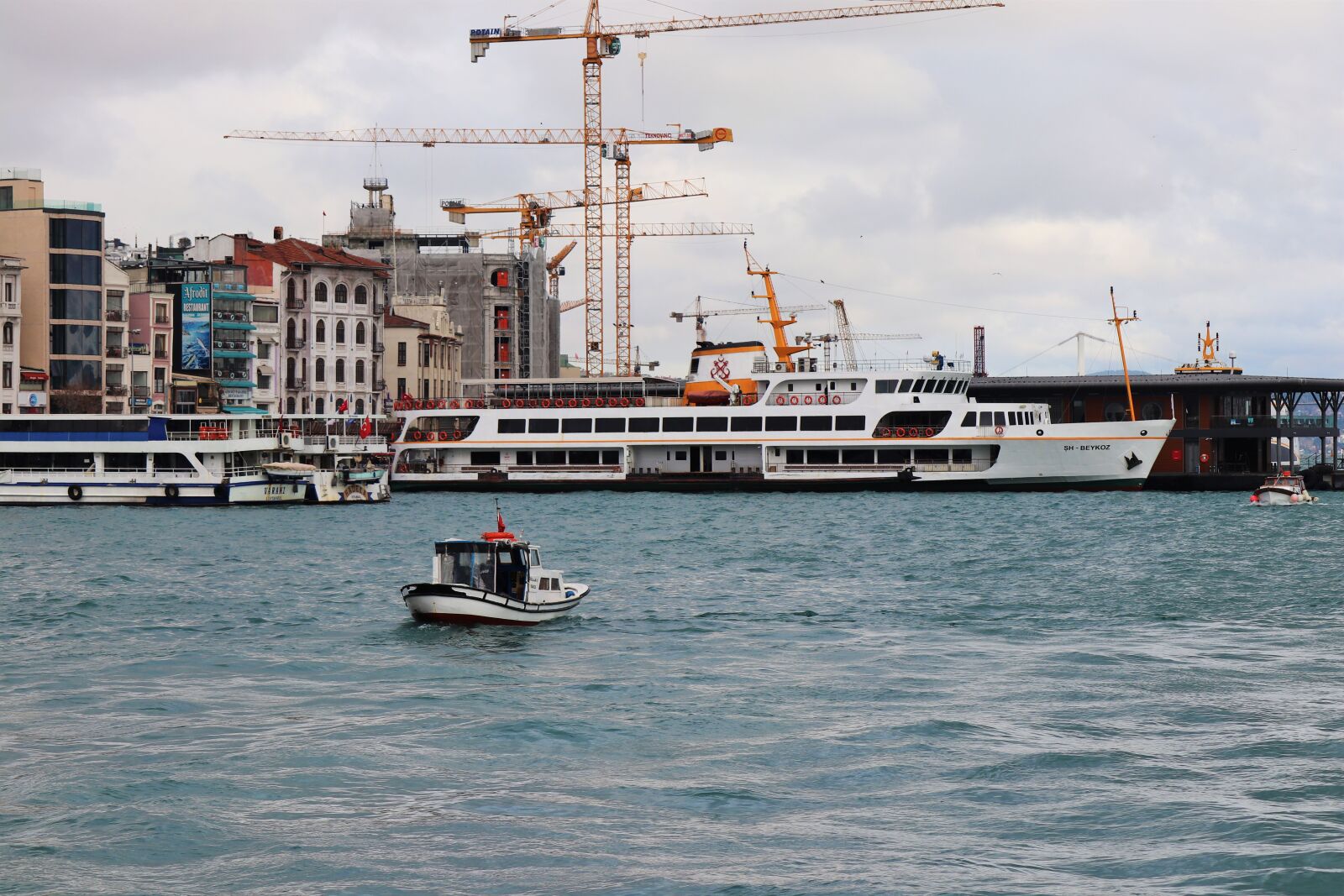 Canon EOS 77D (EOS 9000D / EOS 770D) sample photo. Boat, ship, istanbul photography