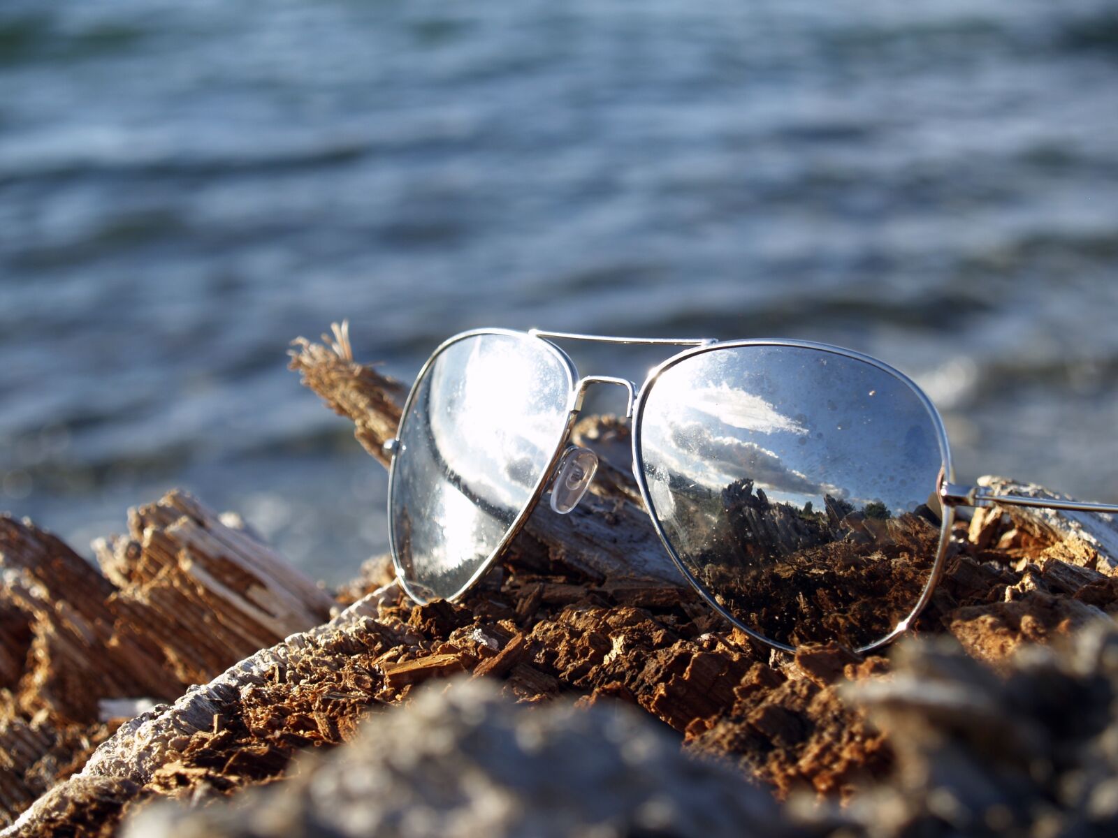 Olympus E-500 (EVOLT E-500) sample photo. Ocean, water, sunglasses photography