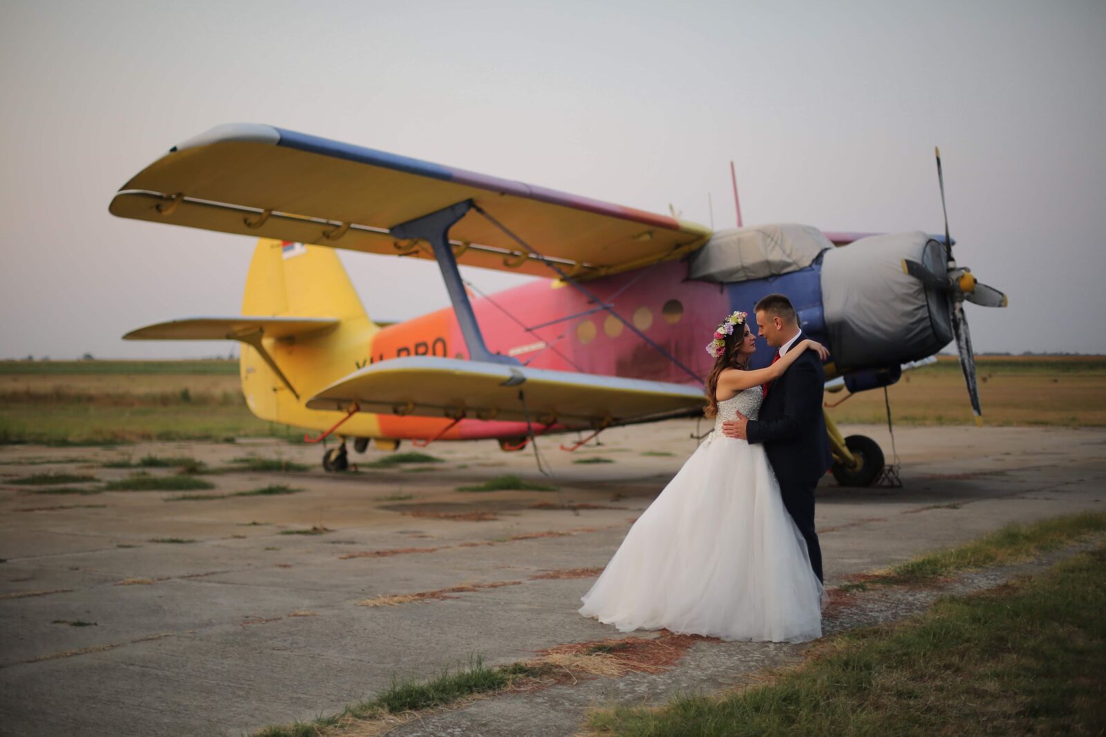Canon EOS 5D Mark III sample photo. Airplane, airport, hug, wedding photography