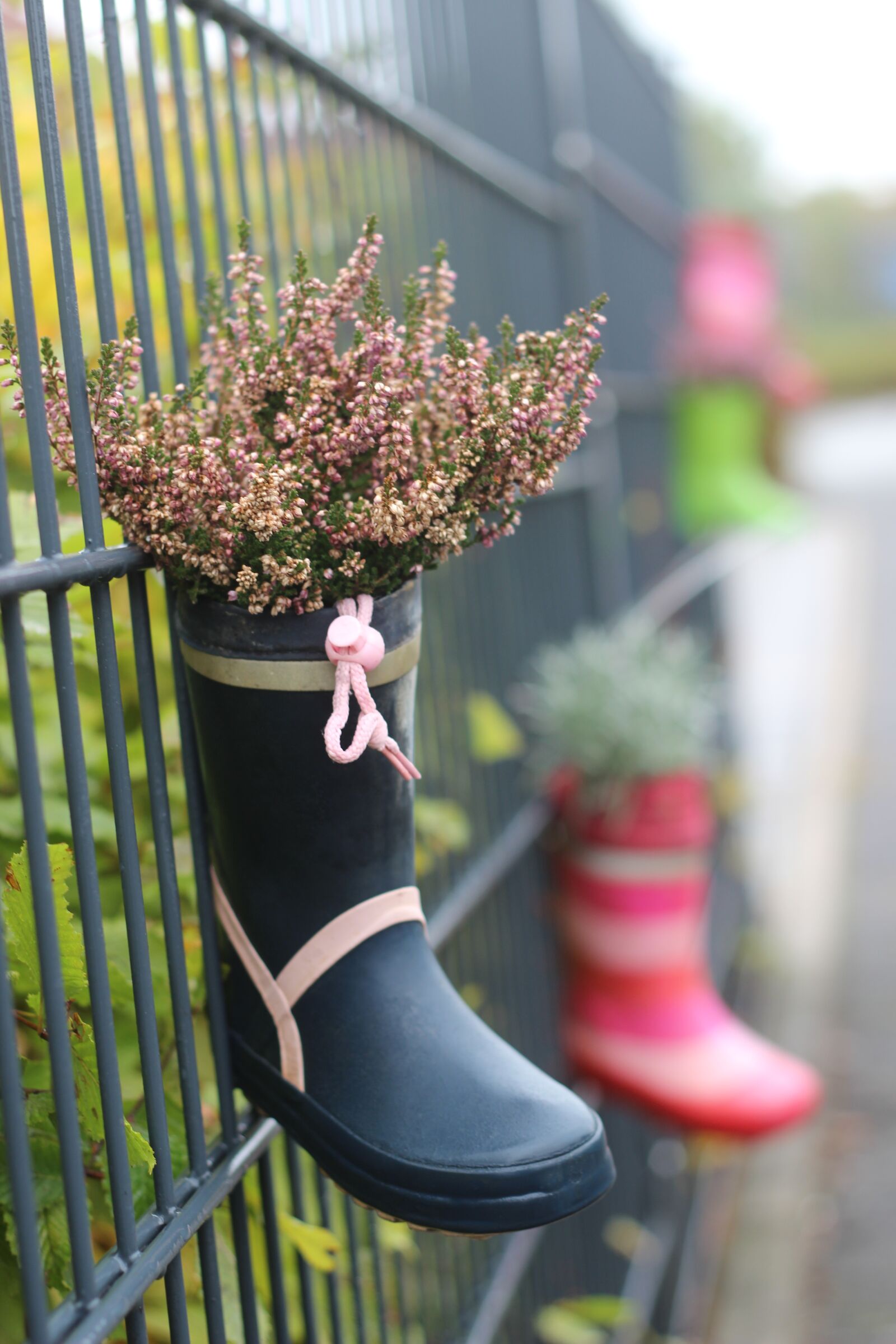 Canon EOS 600D (Rebel EOS T3i / EOS Kiss X5) + Canon EF 50mm F1.8 II sample photo. Decoration, deco, boots photography