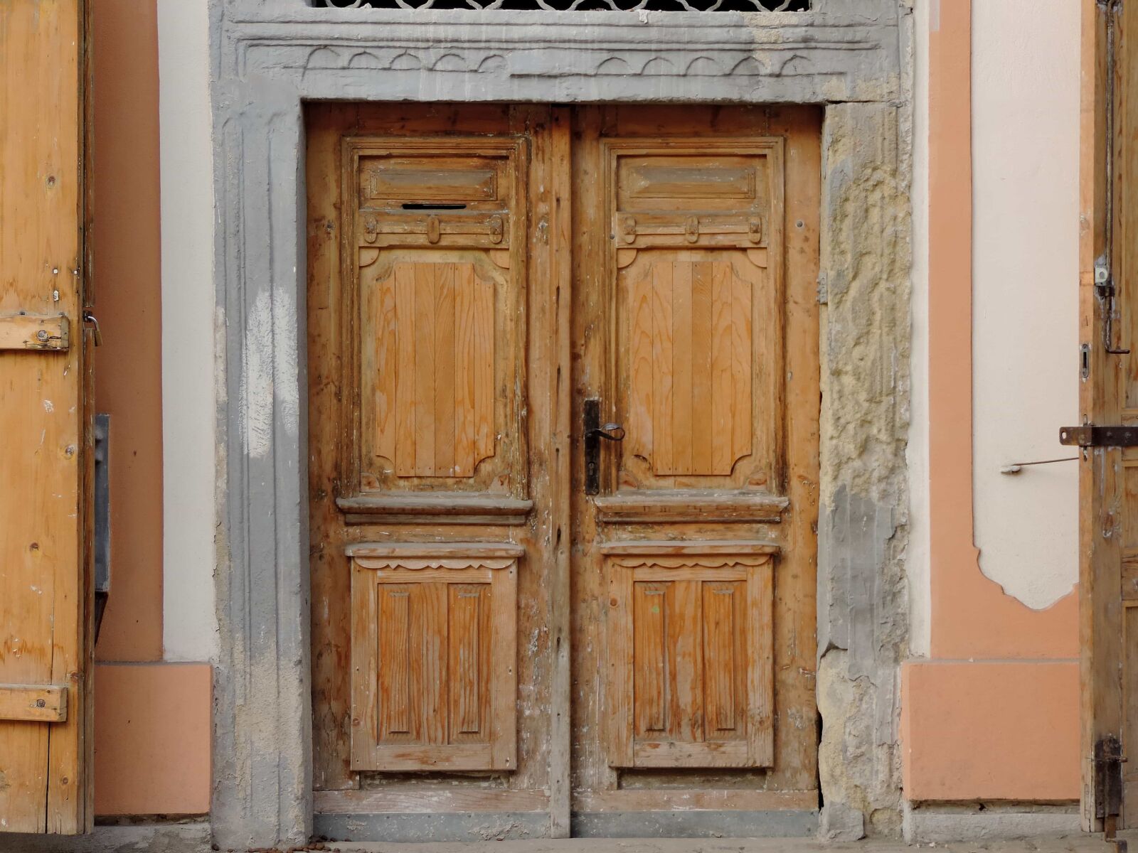 Nikon Coolpix P520 sample photo. Front door, street, doorway photography