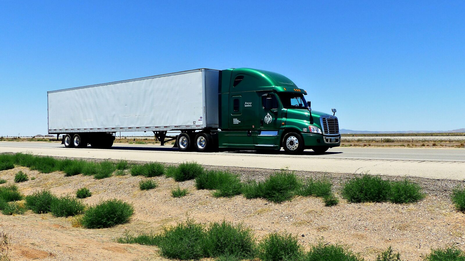 Panasonic Lumix DMC-FZ200 sample photo. Truck, american, transport photography