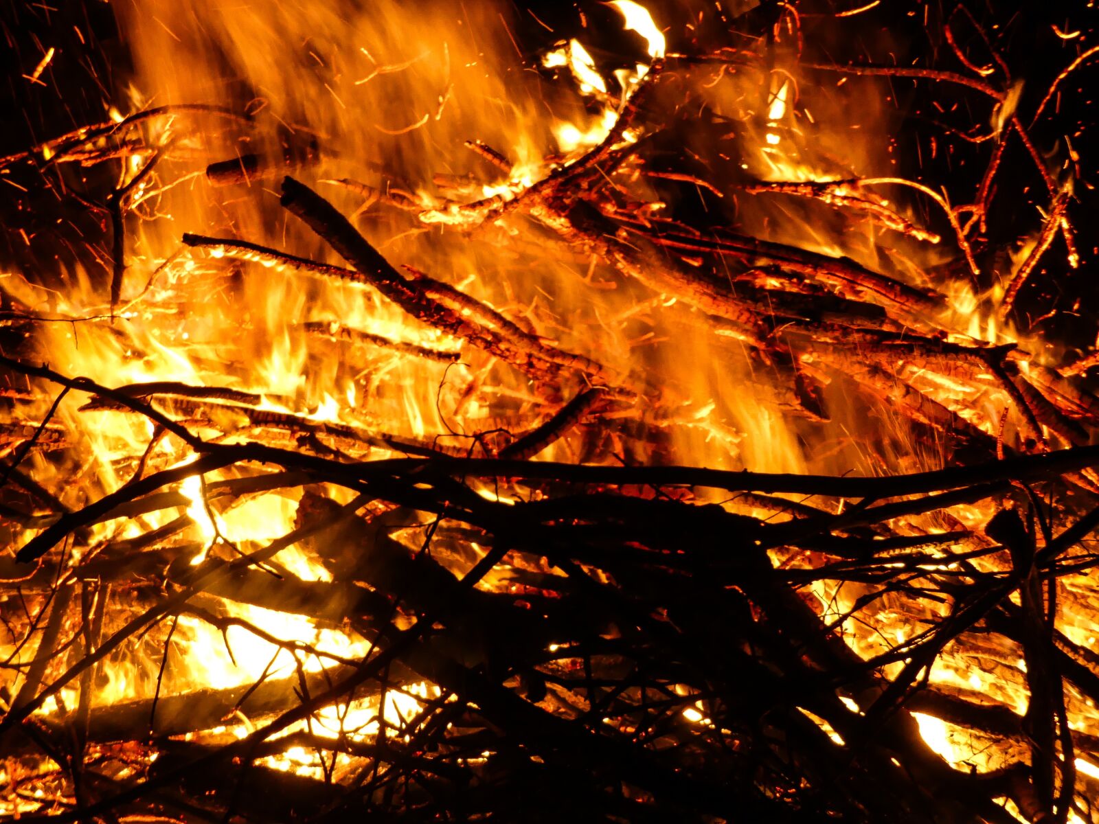 Panasonic Lumix DMC-FZ300 sample photo. Fire, easter fire, flame photography