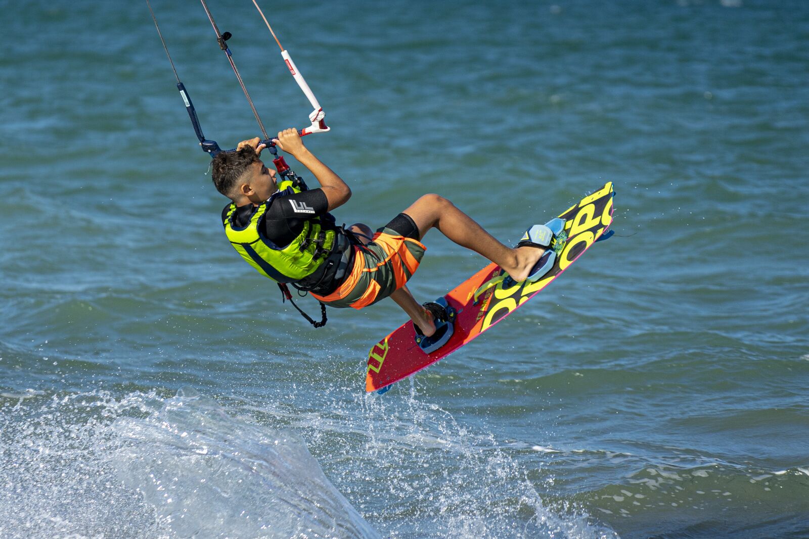 Sony a7 II + Sony FE 70-200mm F4 G OSS sample photo. Kite, surf, sea photography