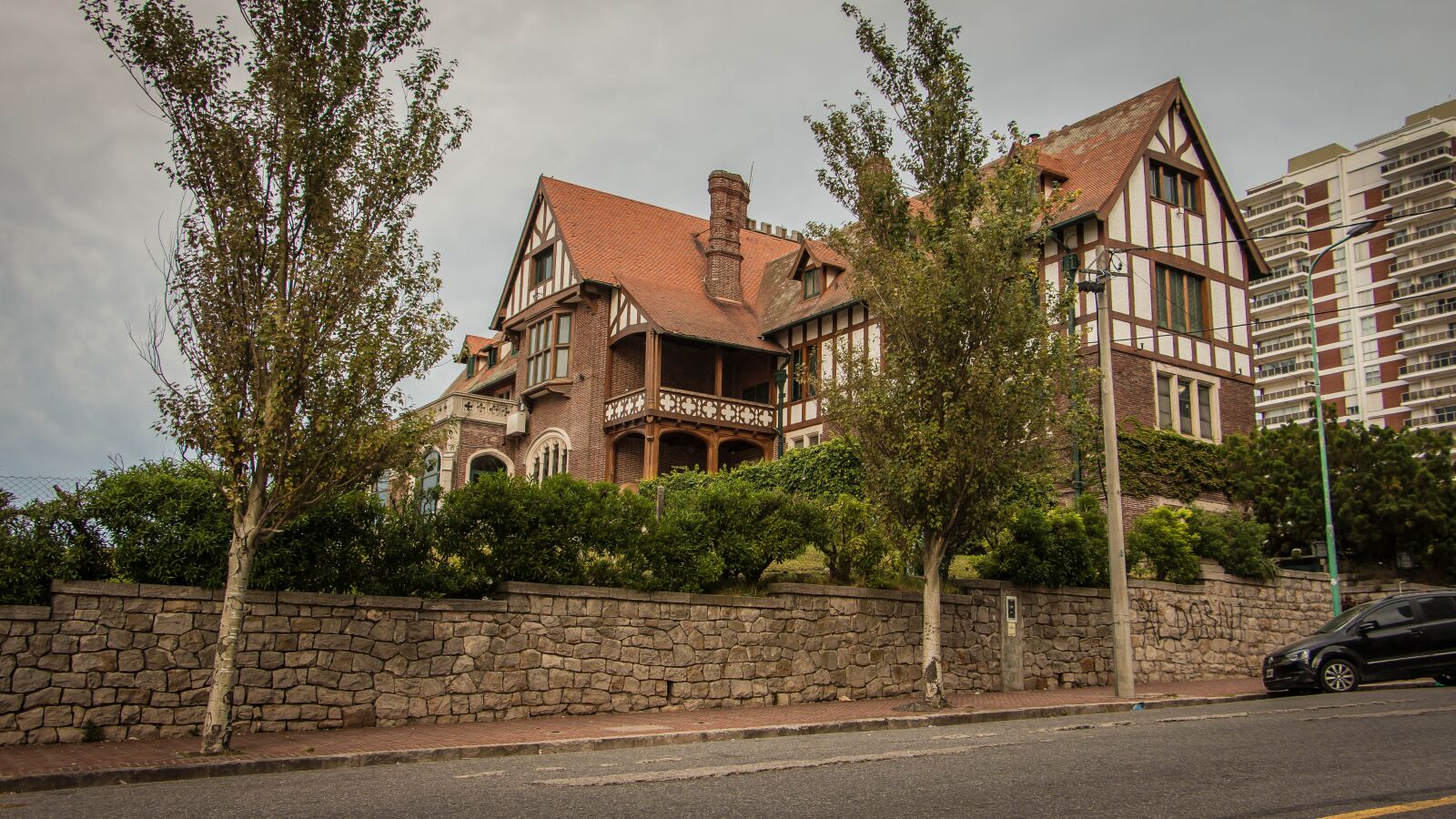 Canon EOS 70D sample photo. Old house, view, park photography