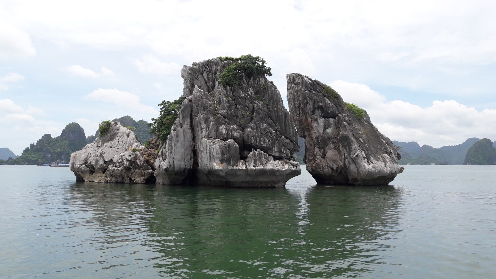 Samsung Galaxy A5(2016) sample photo. The empty roof, halong photography