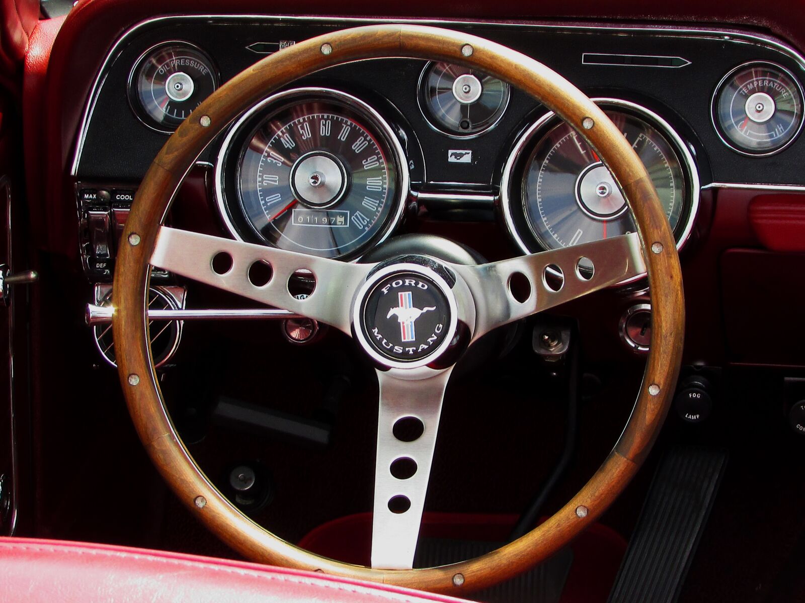 Canon PowerShot SX400 IS sample photo. Car, steering wheel, mustangs photography