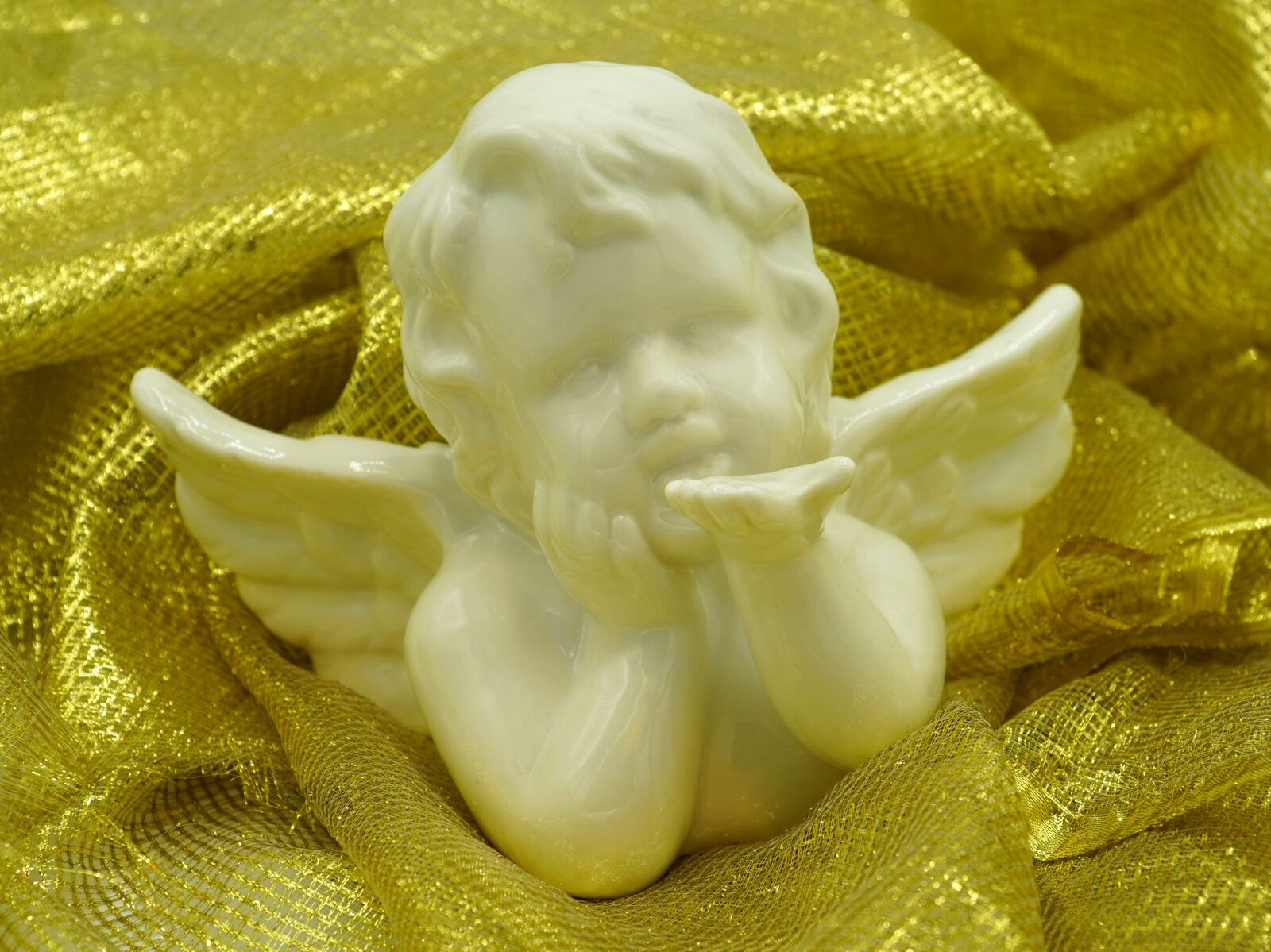 Sony E PZ 18-105mm F4 G OSS sample photo. Angel, figure, statue photography