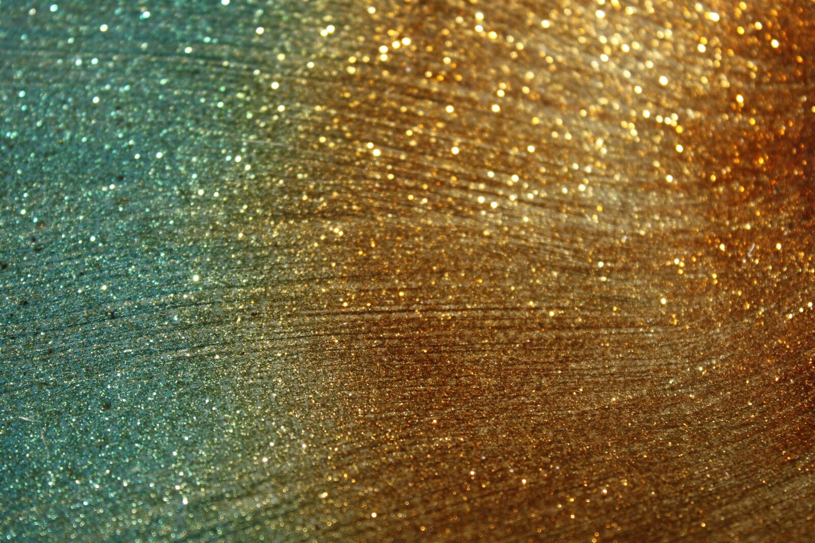Canon EOS 500D (EOS Rebel T1i / EOS Kiss X3) sample photo. Glitter, shiny, gold photography