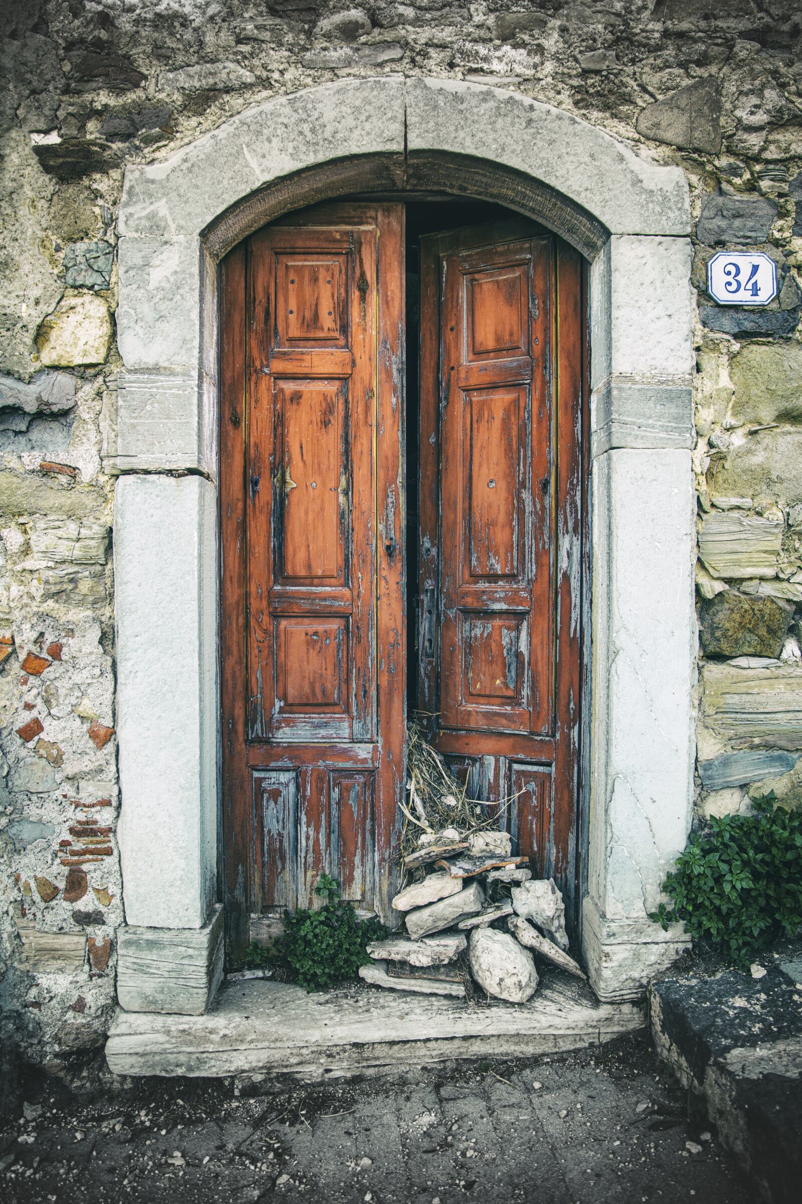 Canon EOS 6D sample photo. Door, wooden, house photography