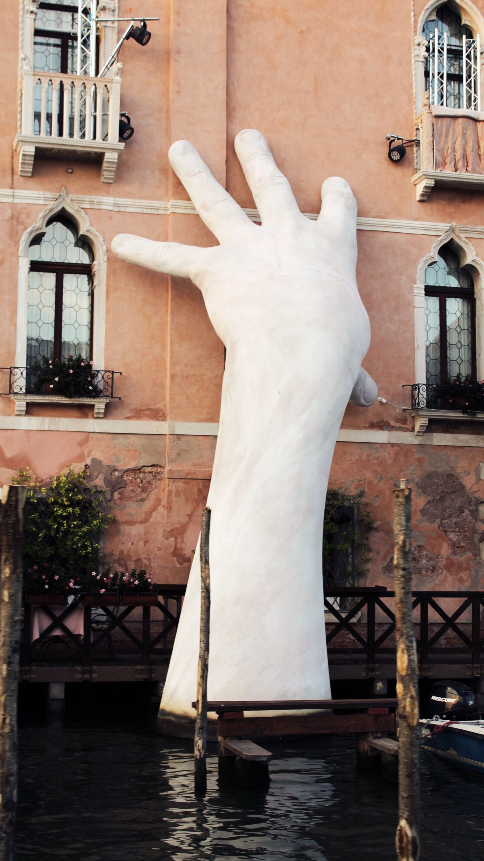 Canon EOS 1200D (EOS Rebel T5 / EOS Kiss X70 / EOS Hi) sample photo. Venice, 2017, sculpture photography