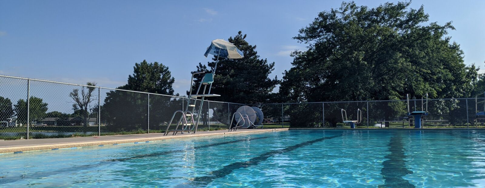 Google Pixel 4 sample photo. Summer, pool, swim photography