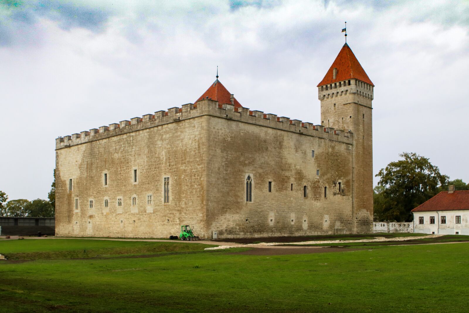 Canon EOS 80D + Canon EF 24-70mm F2.8L USM sample photo. Castle, baltic states, estonia photography