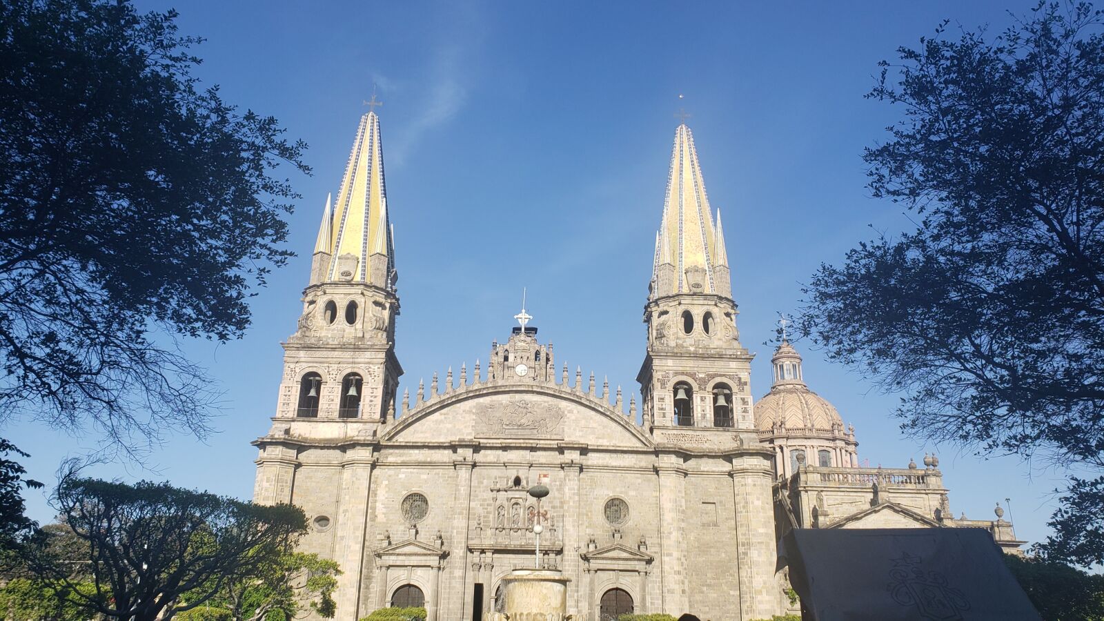 Samsung Galaxy S9 sample photo. Guadalajara, iglesia, parque photography