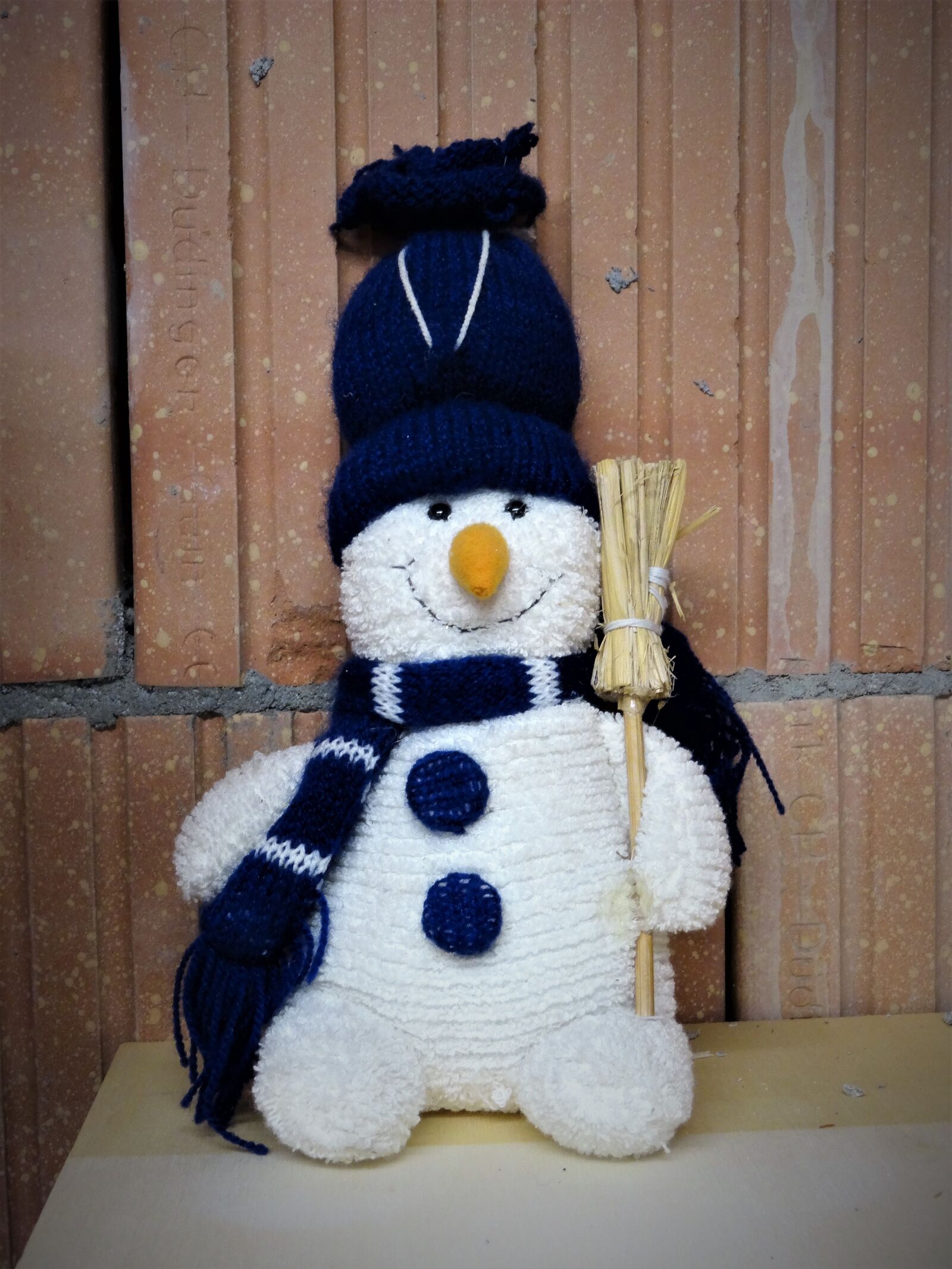 Sony Cyber-shot DSC-HX50V sample photo. Snowman, winter, knitted photography
