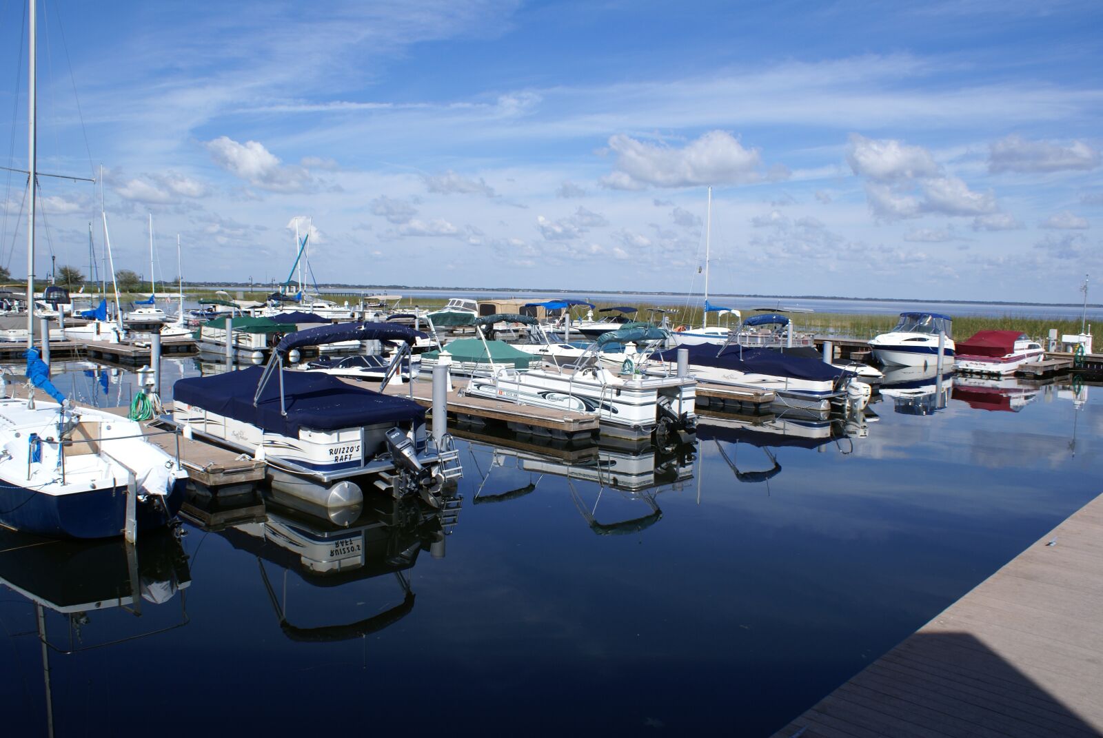 Sony Alpha DSLR-A100 sample photo. Boat, marina, lake photography
