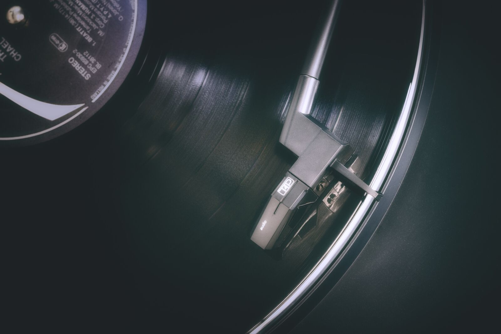 Fujifilm X-T2 + Fujifilm XF 80mm F2.8 R LM OIS WR Macro sample photo. Record, plate, vinyl photography