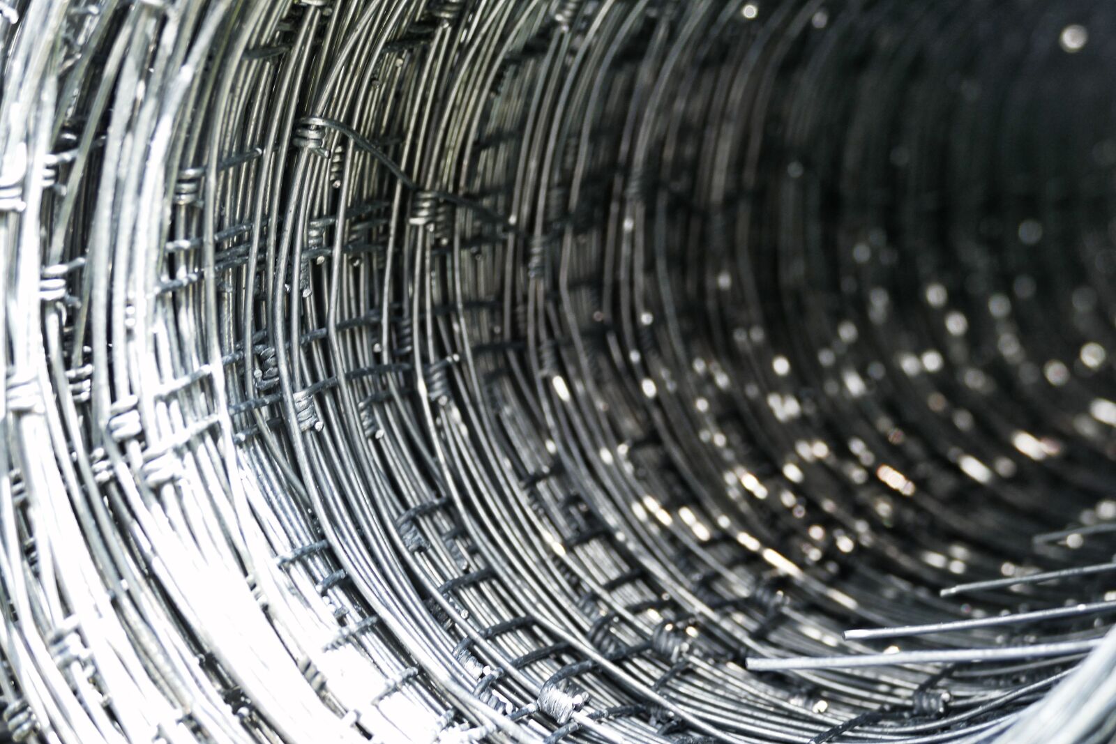 Panasonic Lumix DMC-FZ1000 sample photo. Wire, metal, silver photography