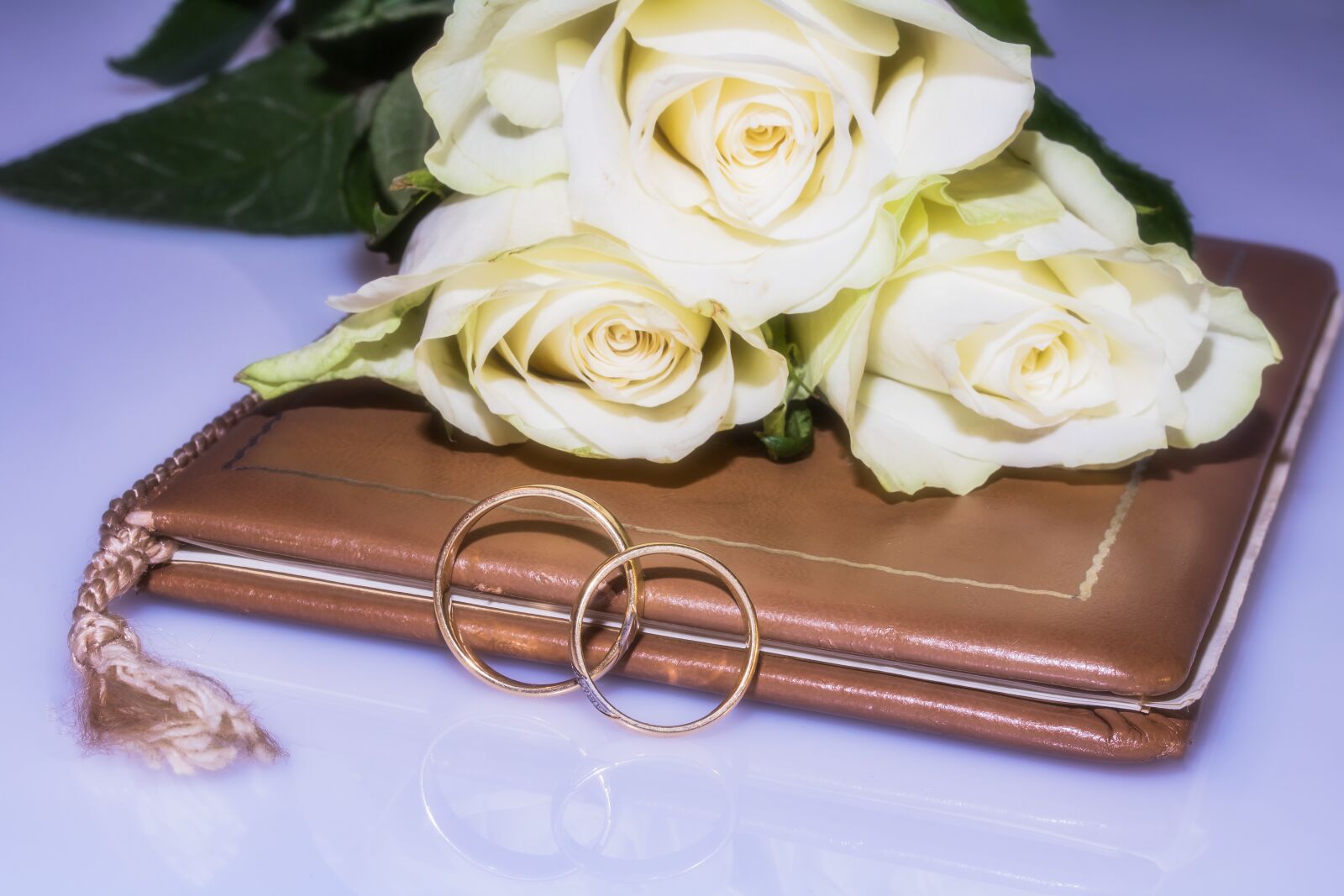 Canon EF-S 60mm F2.8 Macro USM sample photo. Wedding rings, wedding book photography