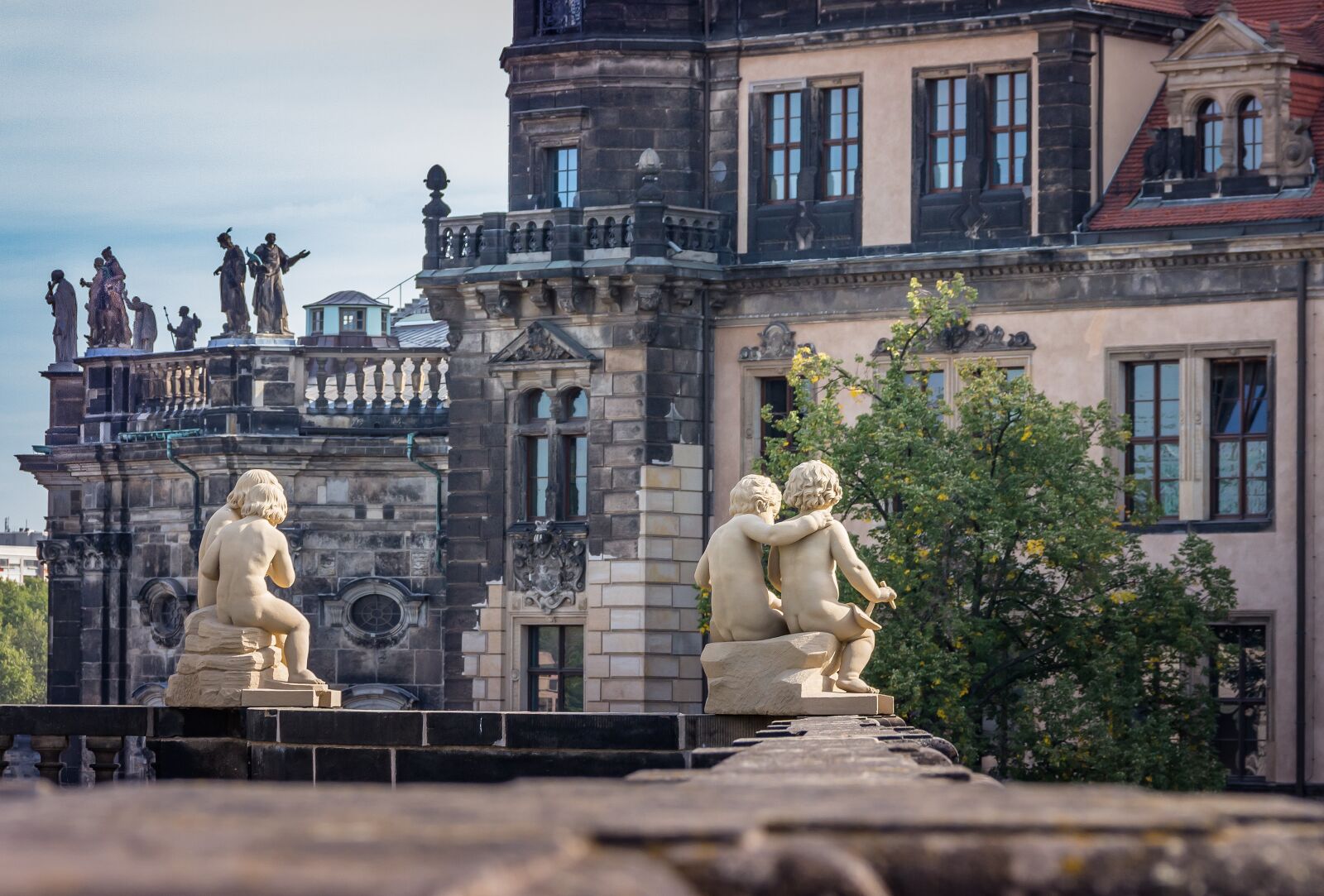 Canon EF-S 18-135mm F3.5-5.6 IS sample photo. Dresden, lanterns, lantern photography