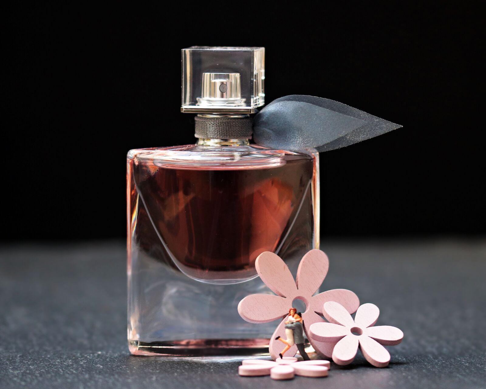 Canon EOS 80D sample photo. Perfume, flacon, glass bottle photography