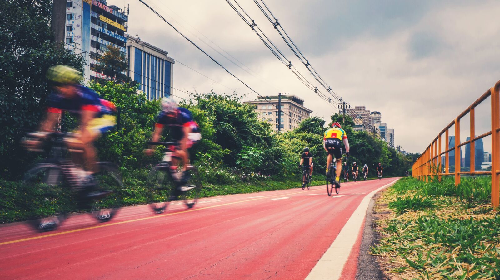 Sony Alpha a3000 + Sony E 18-55mm F3.5-5.6 OSS sample photo. Bike, bike path, cyclists photography