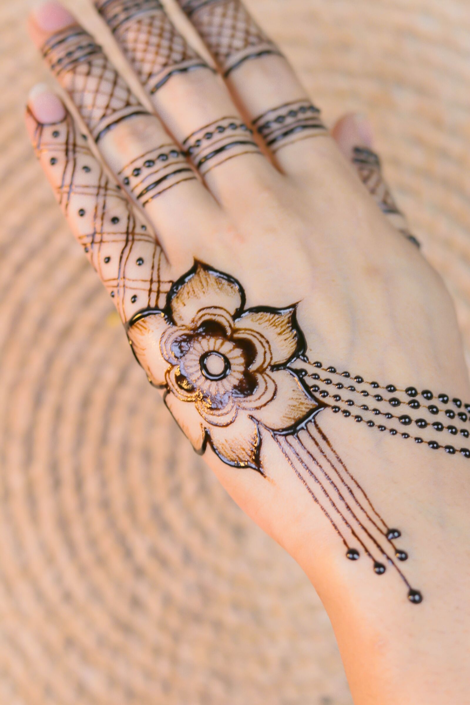 Canon EOS 80D + Canon EF 50mm F1.8 STM sample photo. Henna, hands, mehendi photography