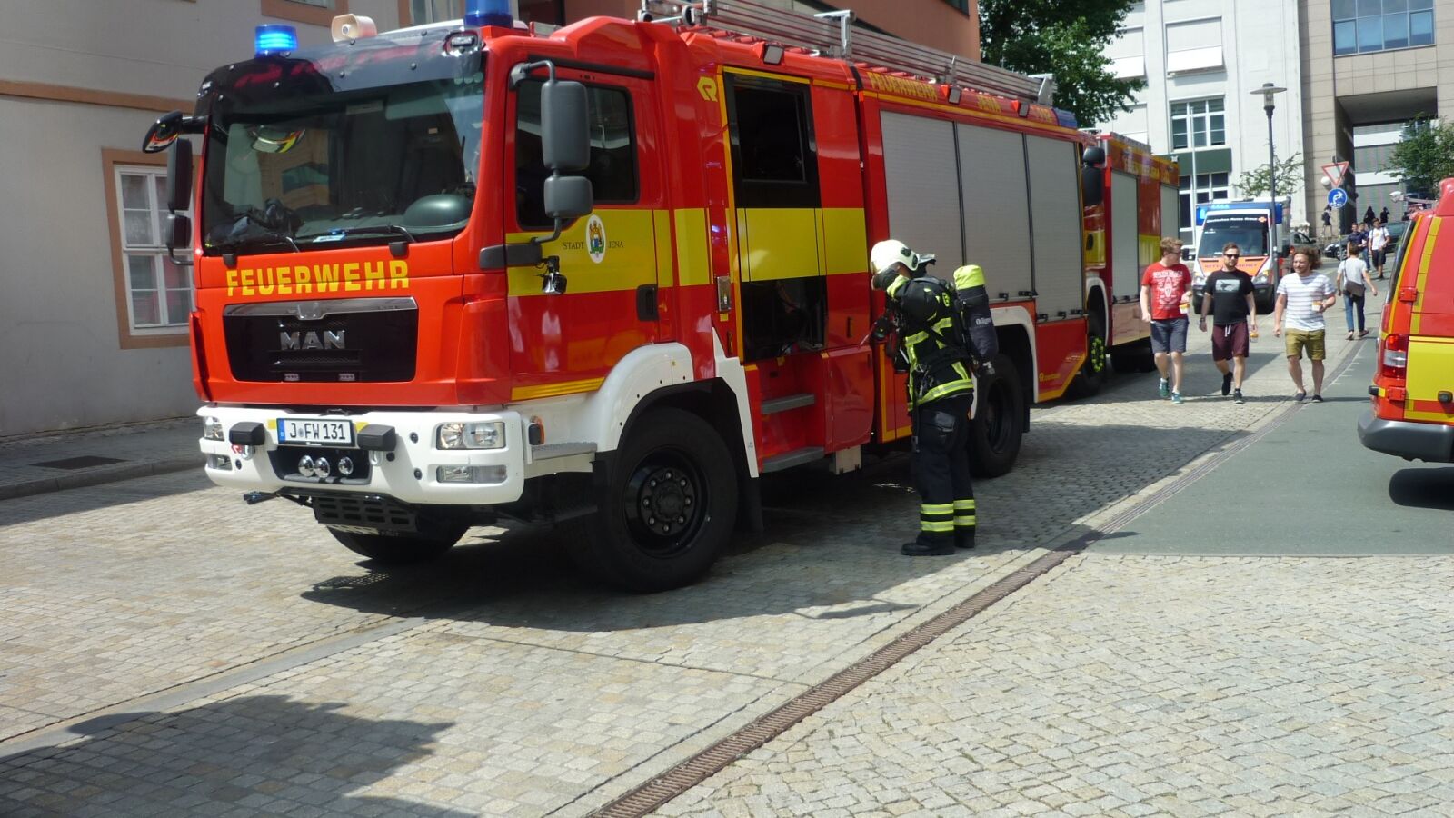 Panasonic Lumix DMC-FS6 sample photo. Fire, use, colorful city photography