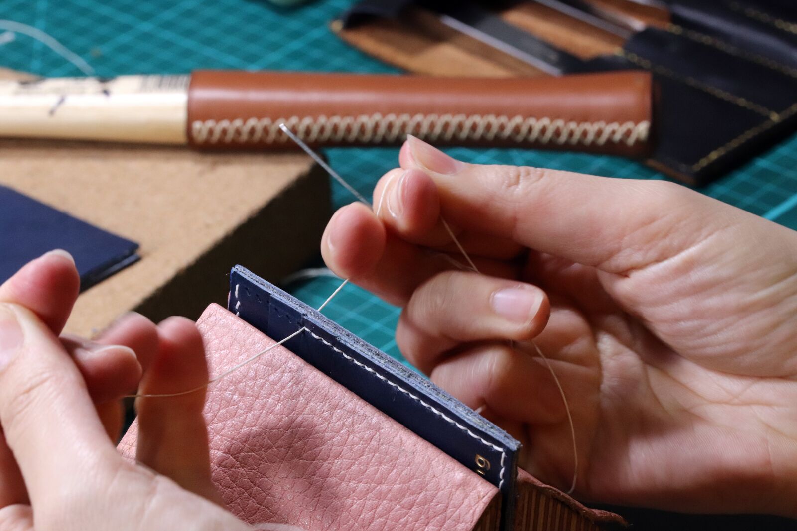 Canon EOS 800D (EOS Rebel T7i / EOS Kiss X9i) sample photo. Leather craft, hand, tool photography