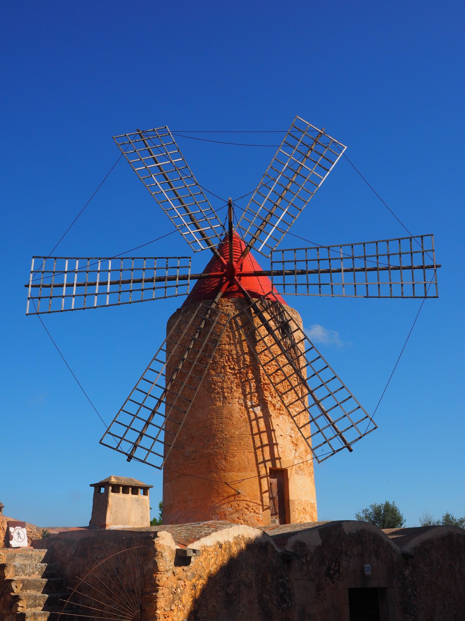 Olympus OM-D E-M1 + Olympus M.Zuiko Digital ED 12-40mm F2.8 Pro sample photo. Windmill, mill, wind power photography