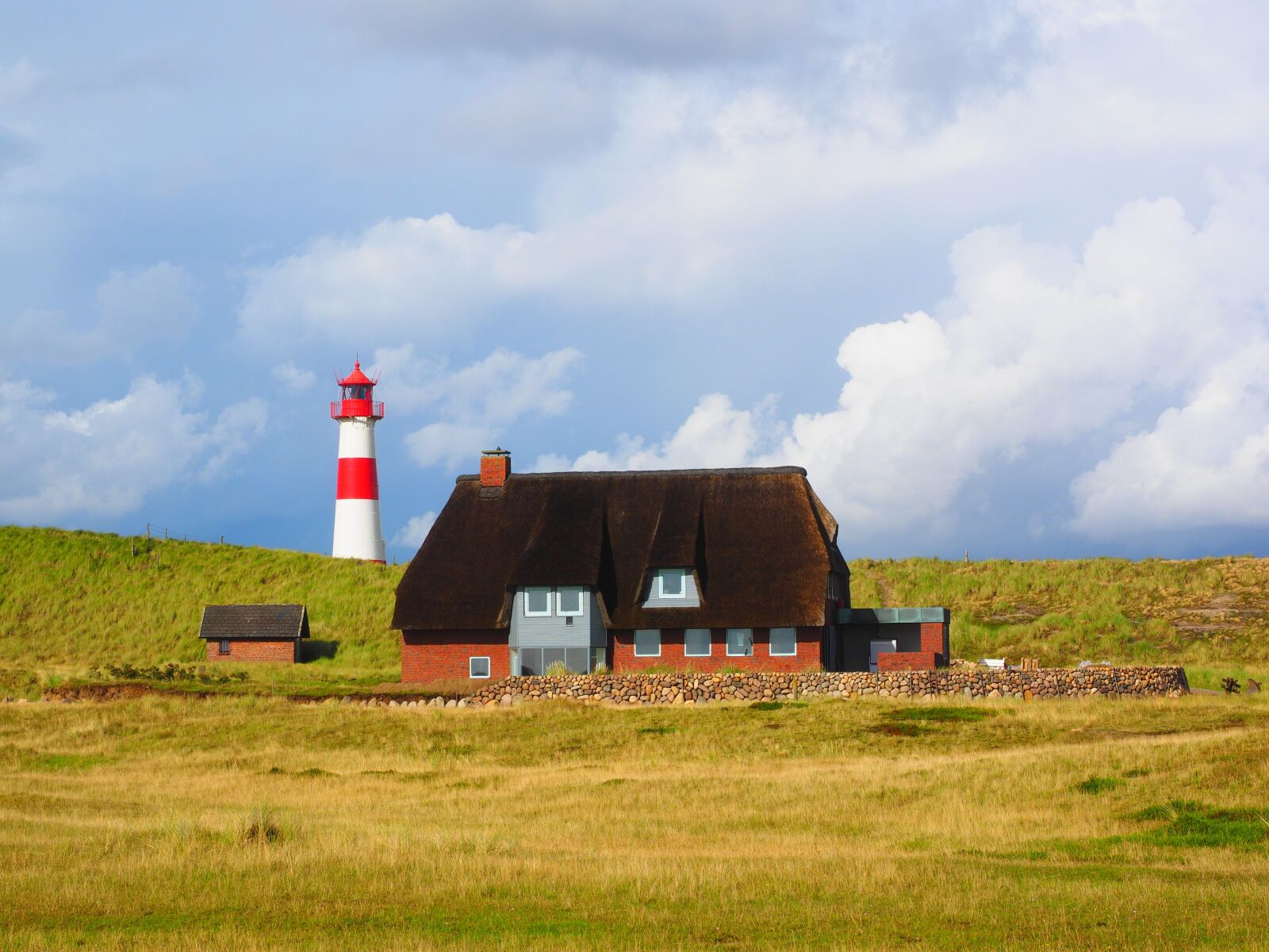 Olympus OM-D E-M1 + Olympus M.Zuiko Digital ED 12-40mm F2.8 Pro sample photo. Lighthouse, sylt, elbow photography