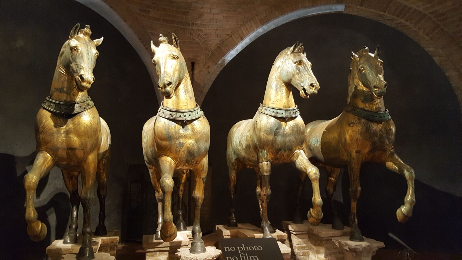 Samsung Galaxy S6 sample photo. Statue, horses, st photography
