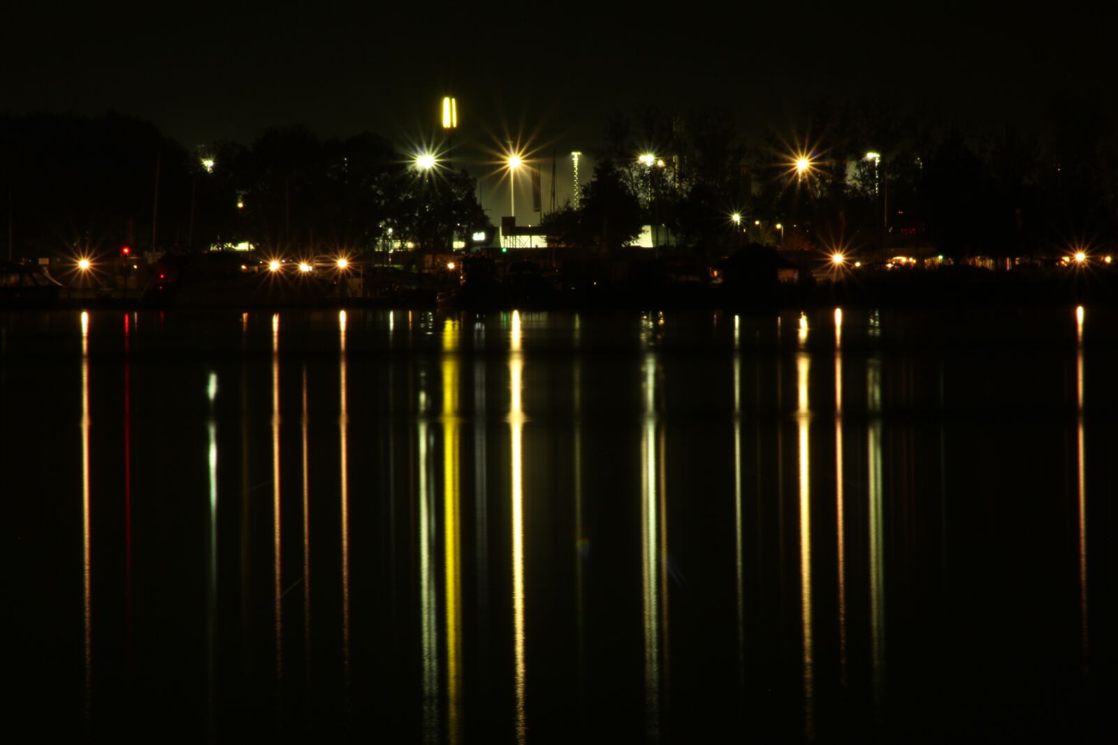 Canon EOS 600D (Rebel EOS T3i / EOS Kiss X5) sample photo. Night, water, light photography